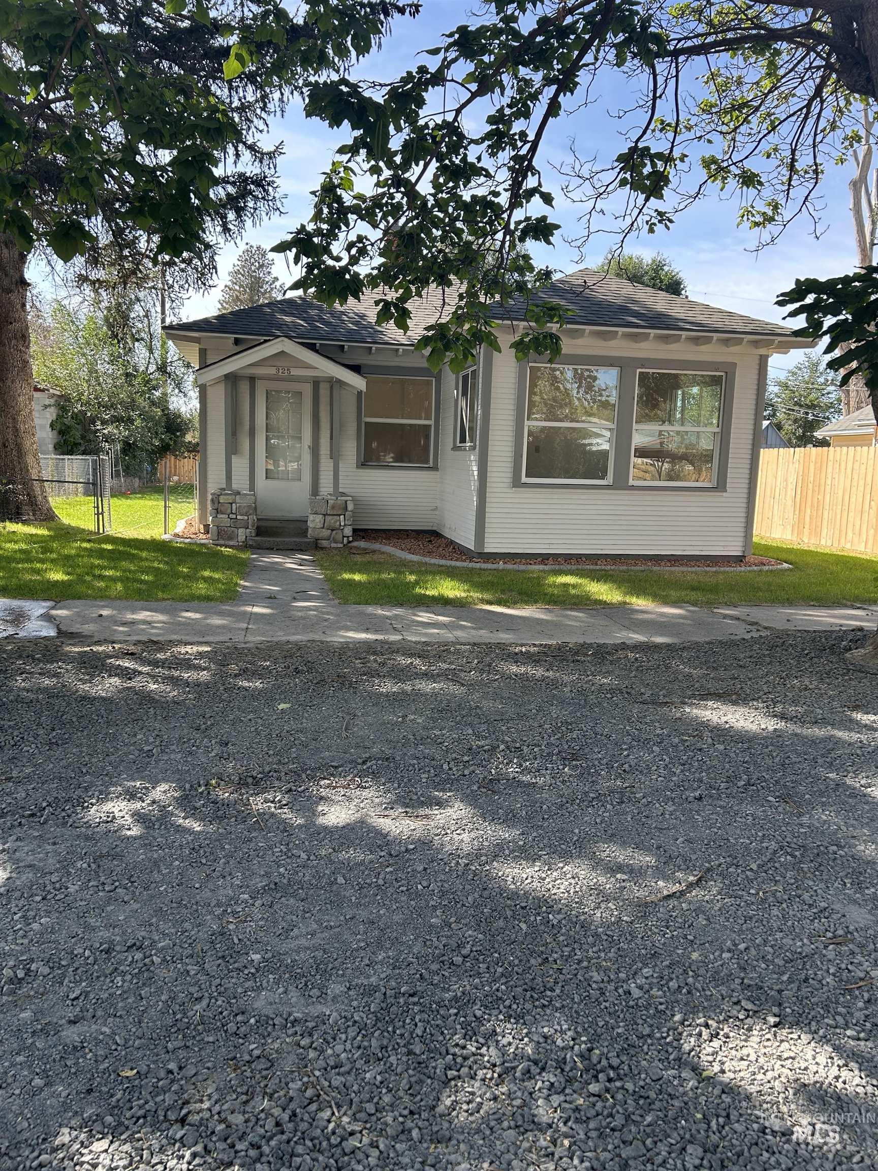325 Nebraska St Property Photo 1