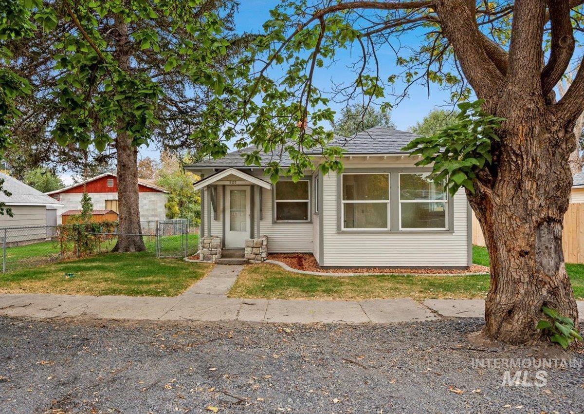 325 Nebraska St Property Photo 1