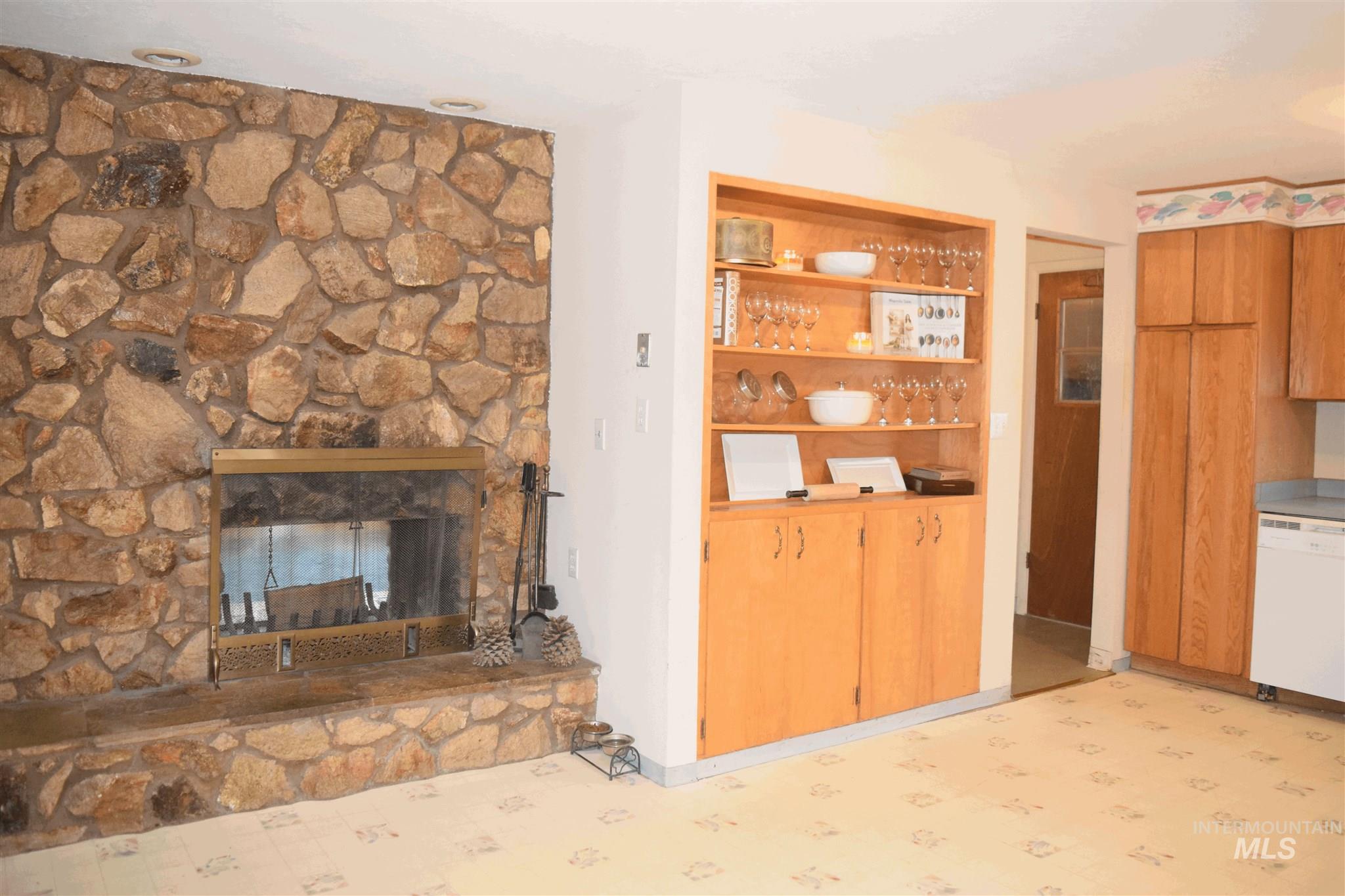 11825 W Victory Road Property Photo 6