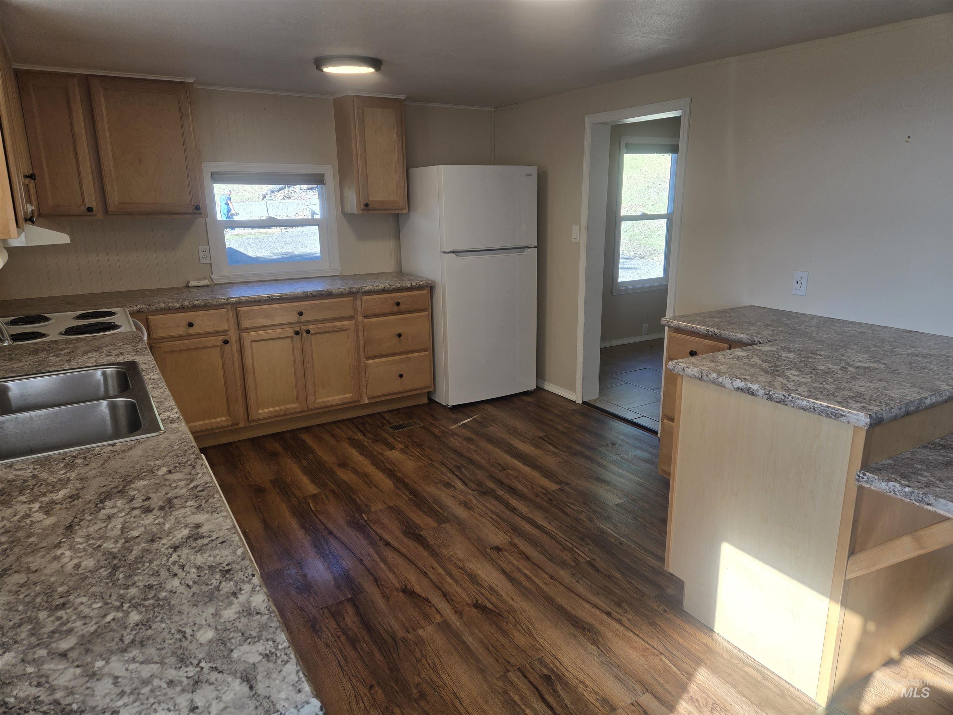 4099 Lakeview Road Property Photo 3