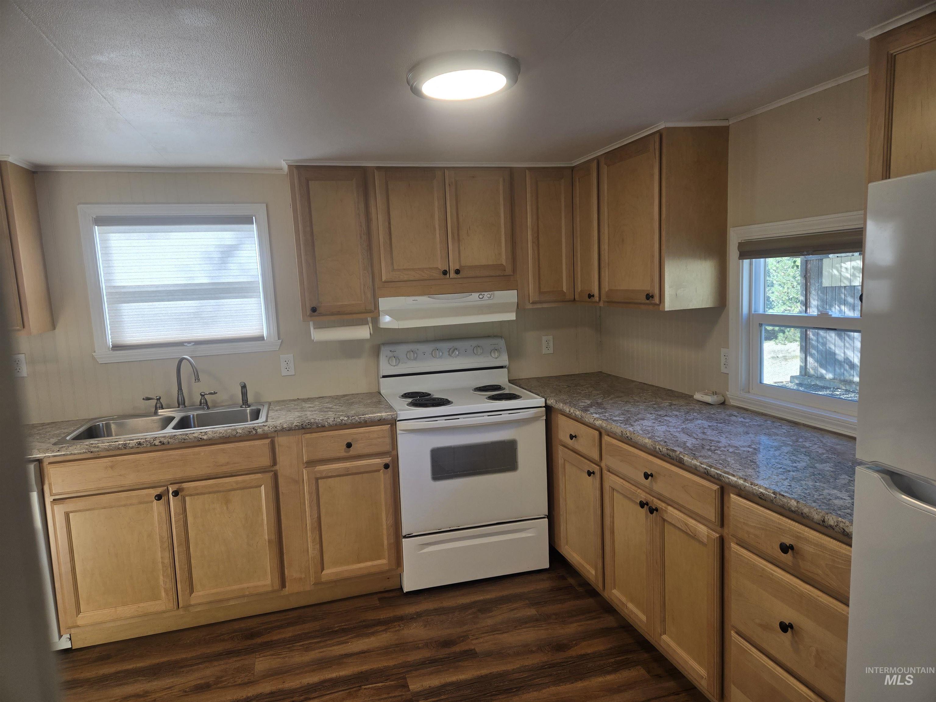 4099 Lakeview Road Property Photo 4