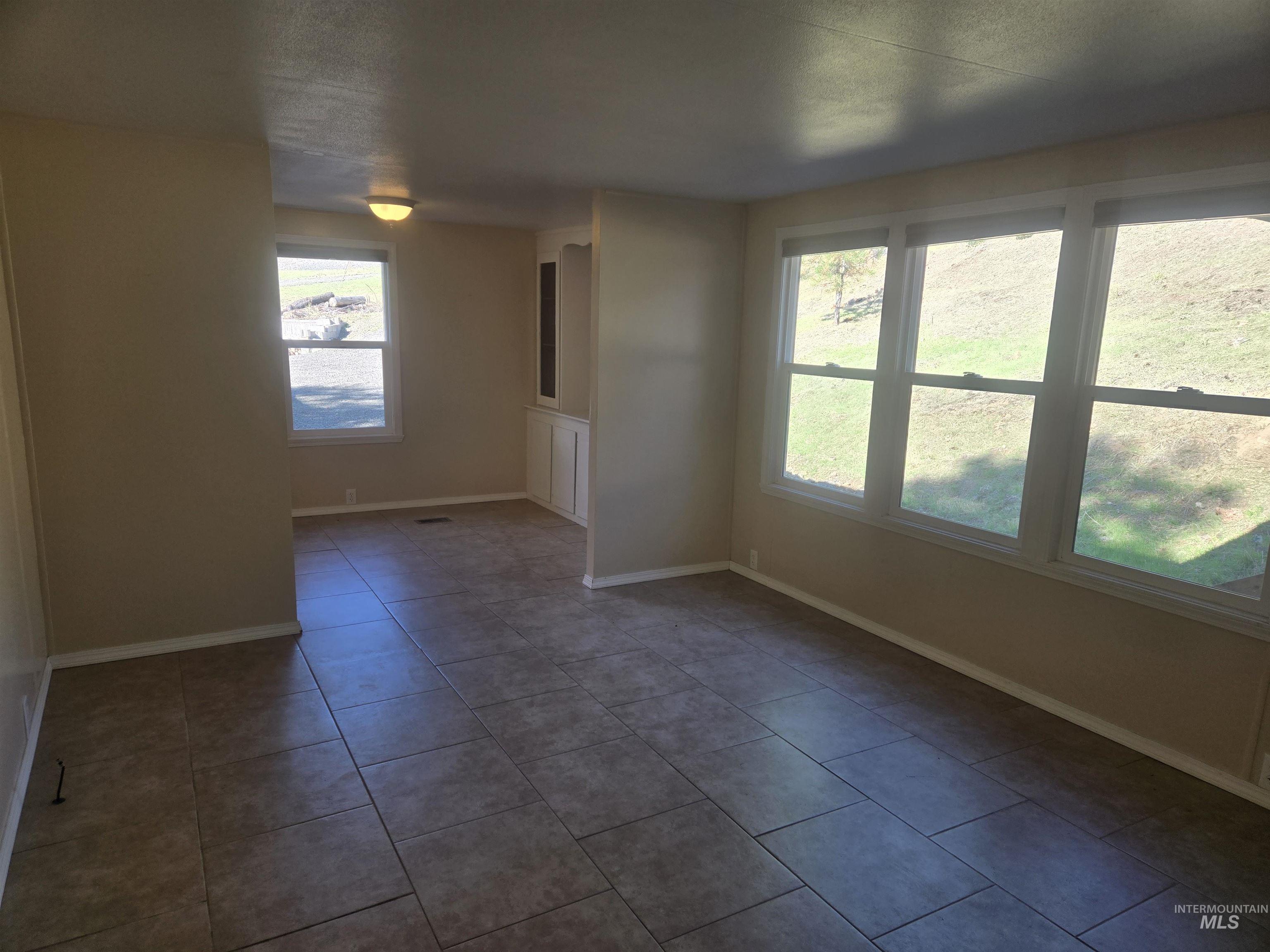 4099 Lakeview Road Property Photo 5