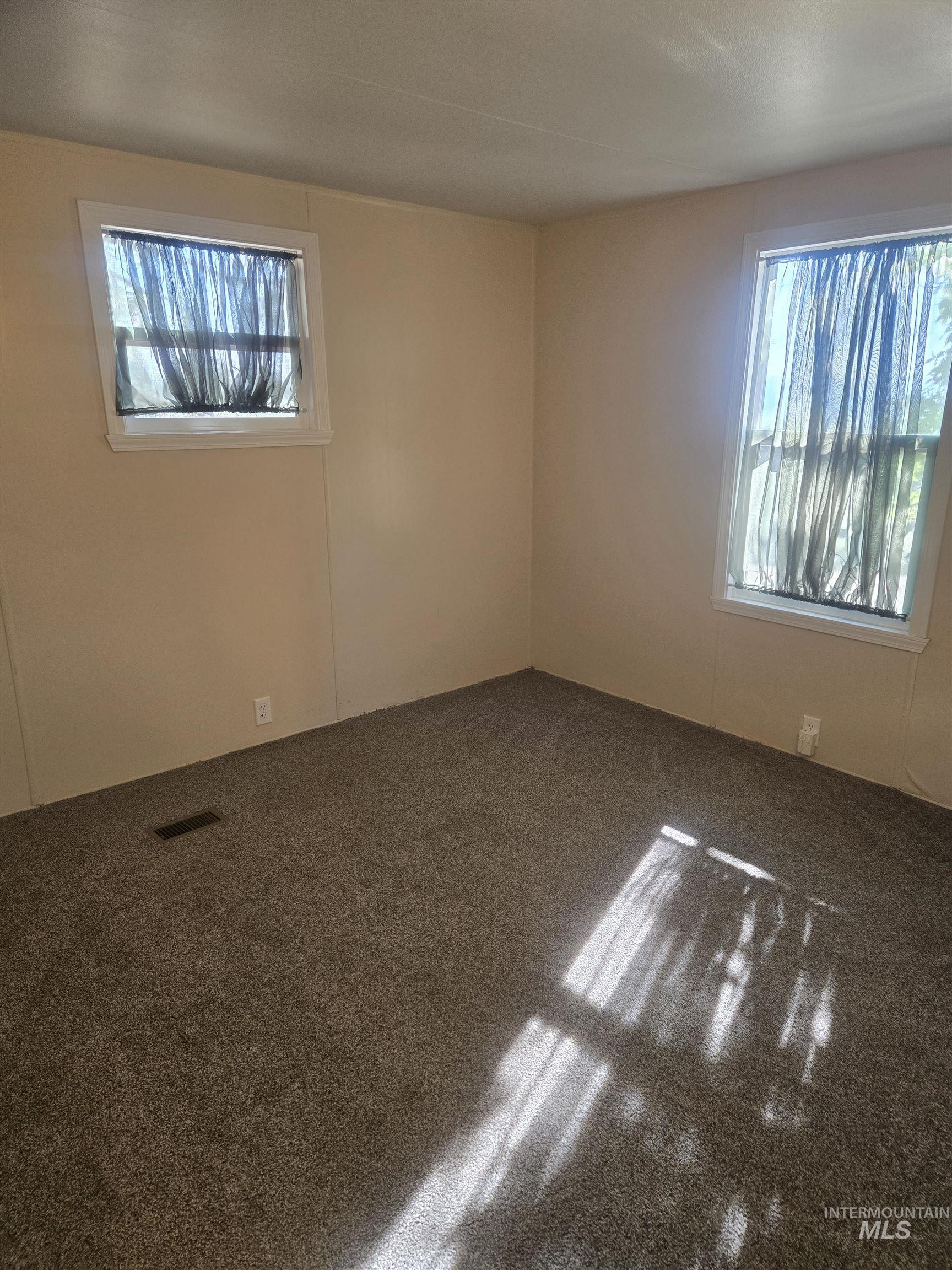 4099 Lakeview Road Property Photo 6
