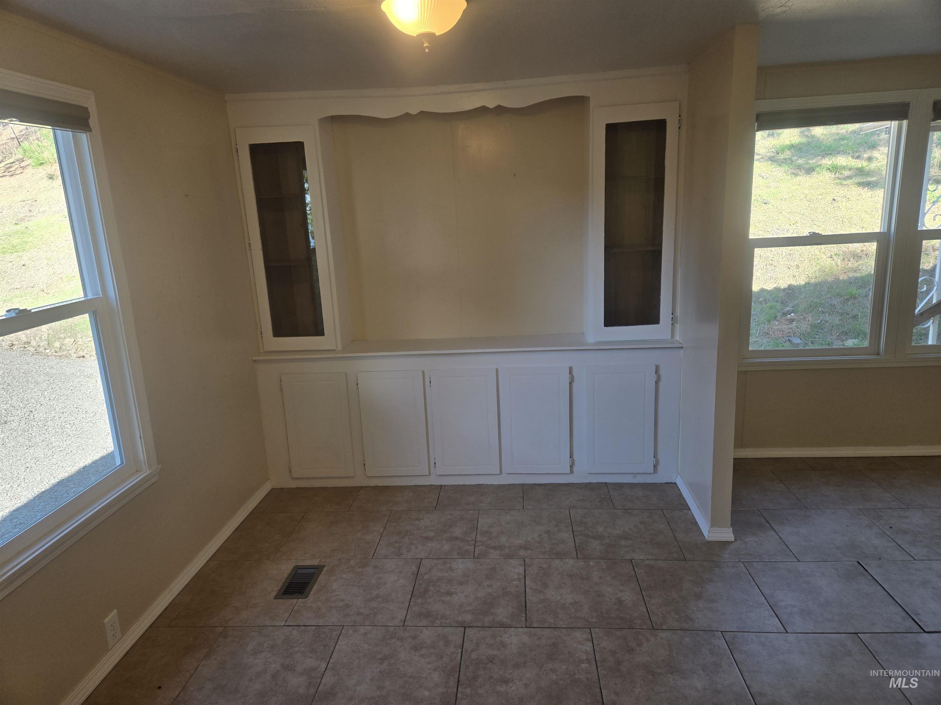 4099 Lakeview Road Property Photo 7