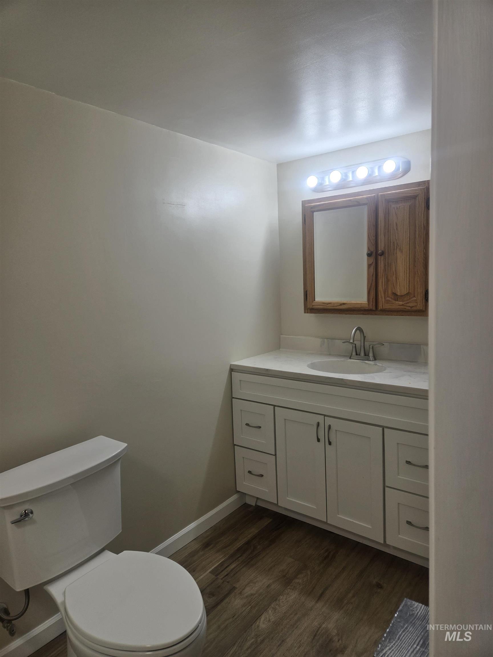 4099 Lakeview Road Property Photo 9