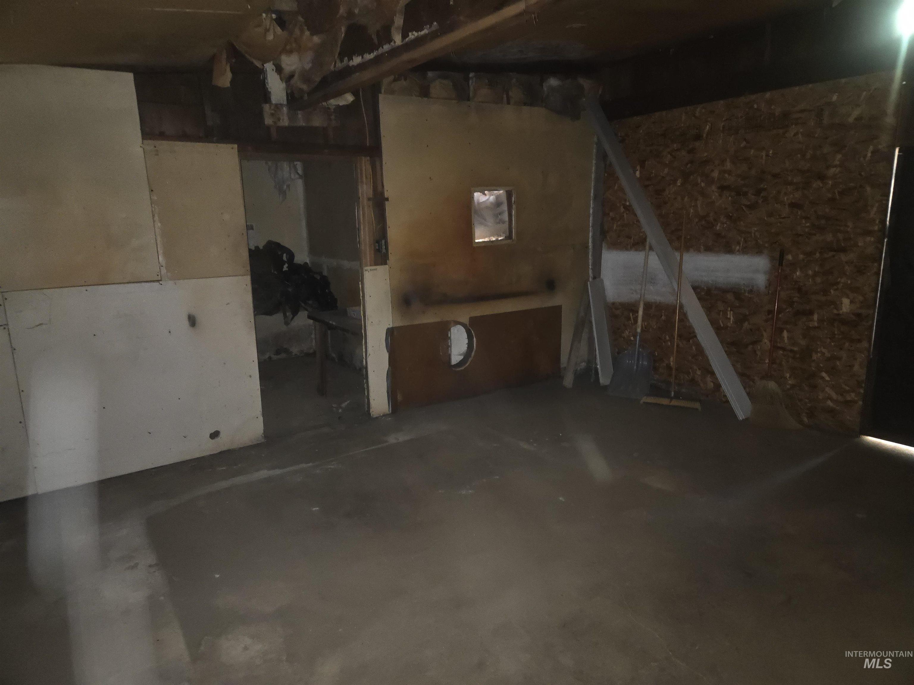 4099 Lakeview Road Property Photo 14