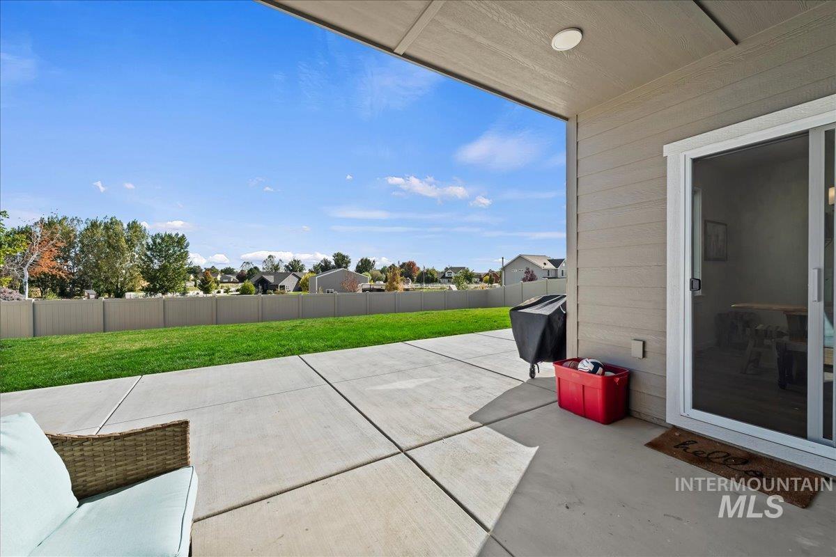 1914 N Perth Ave Property Photo 23