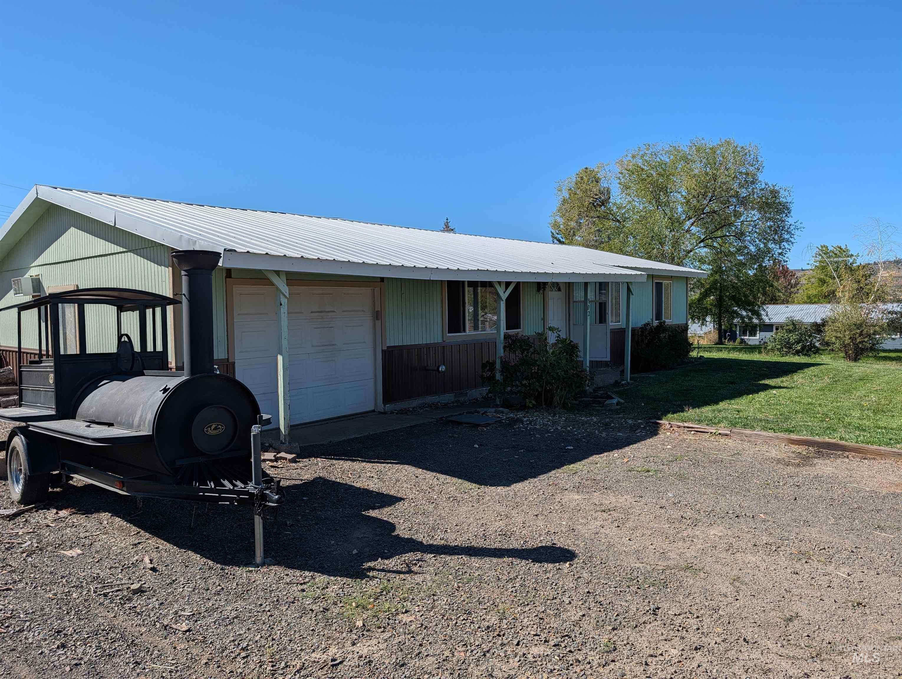 802 E Lucile Avenue Property Photo 1