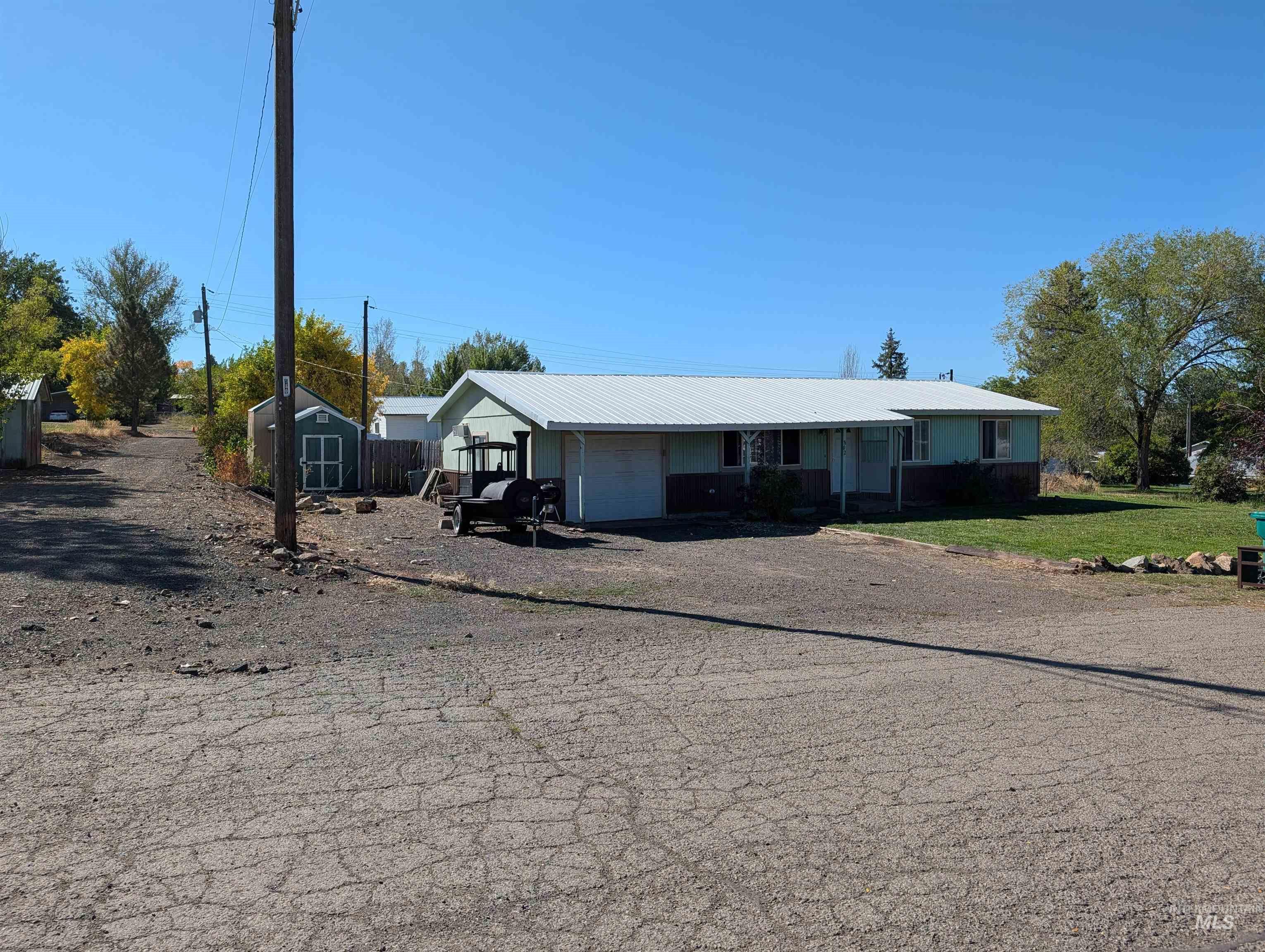 802 E Lucile Avenue Property Photo 2
