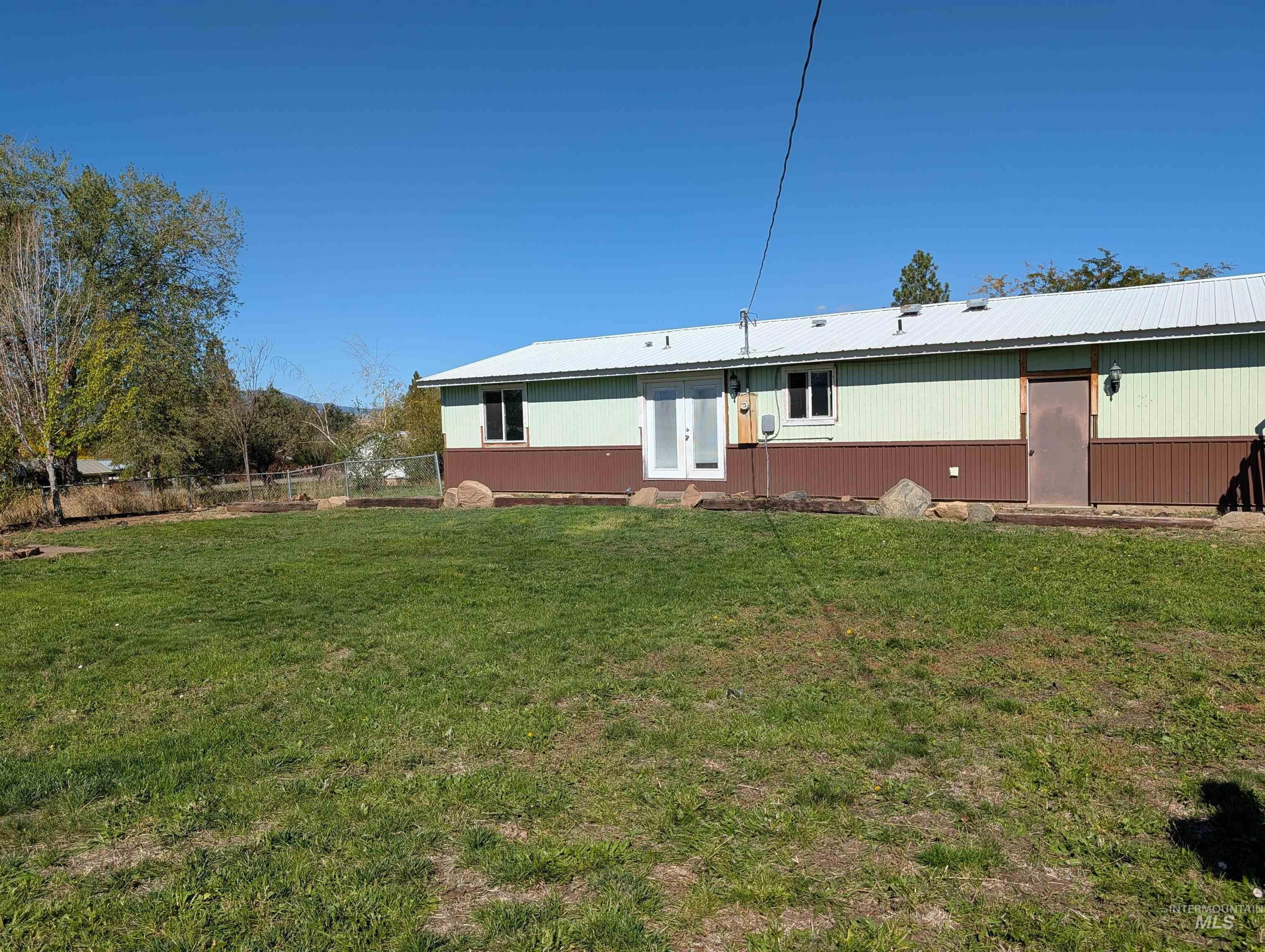 802 E Lucile Avenue Property Photo 7