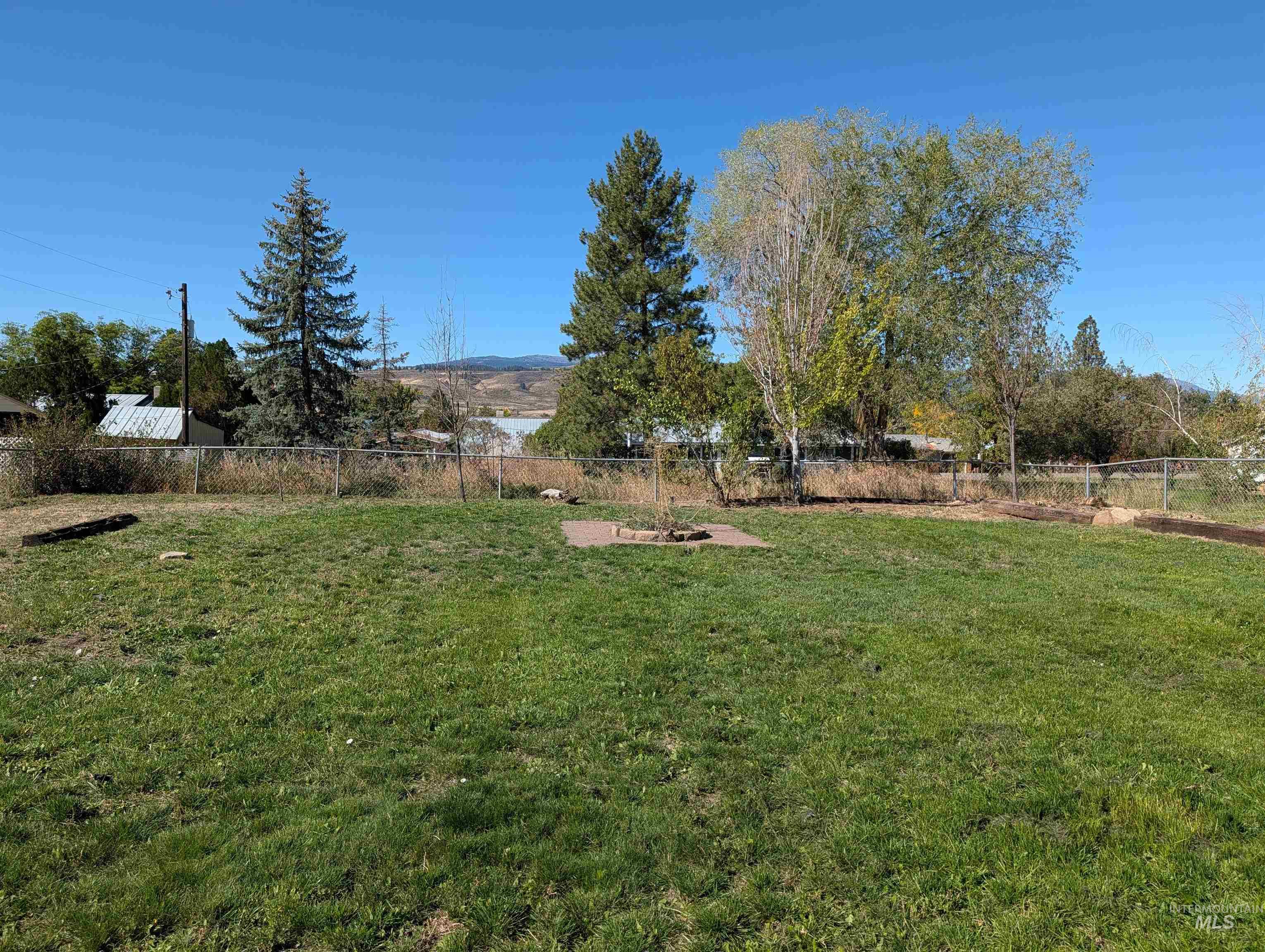 802 E Lucile Avenue Property Photo 8