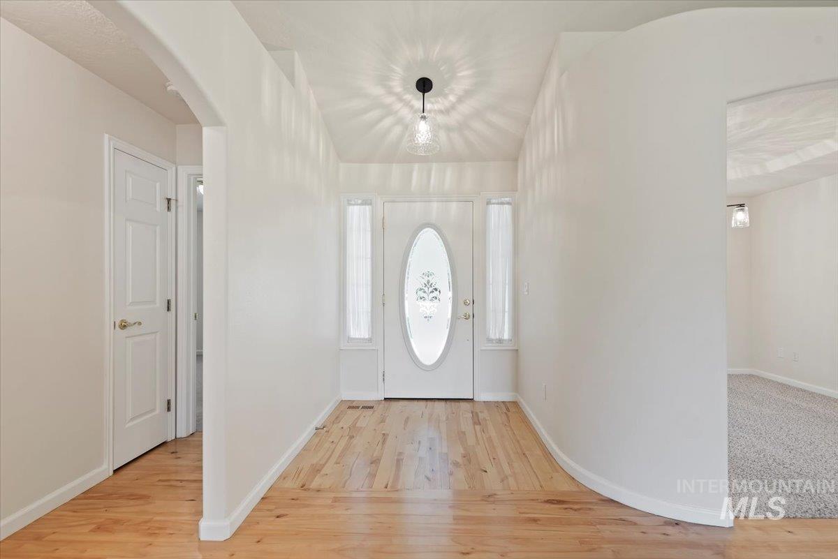 3314 S Raintree Property Photo 5