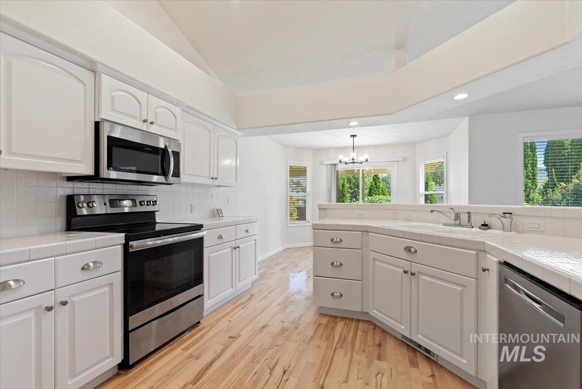 3314 S Raintree Property Photo 13
