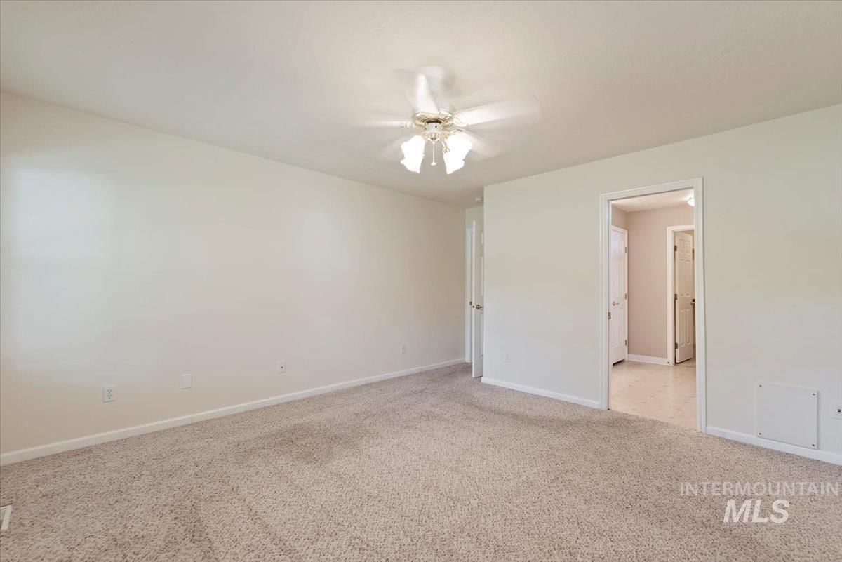 3314 S Raintree Property Photo 16