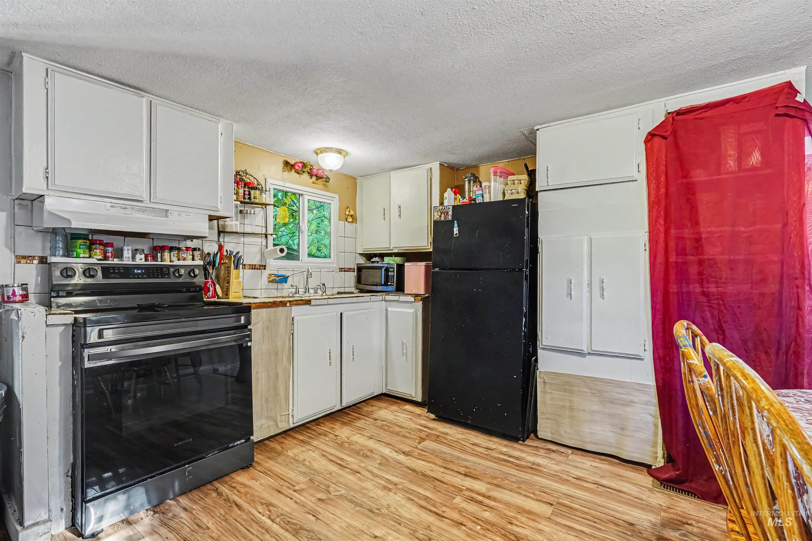 8674 W Irving Ln Property Photo 5