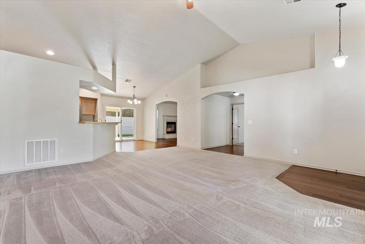 756 E Wild Lilac Ct Property Photo 9