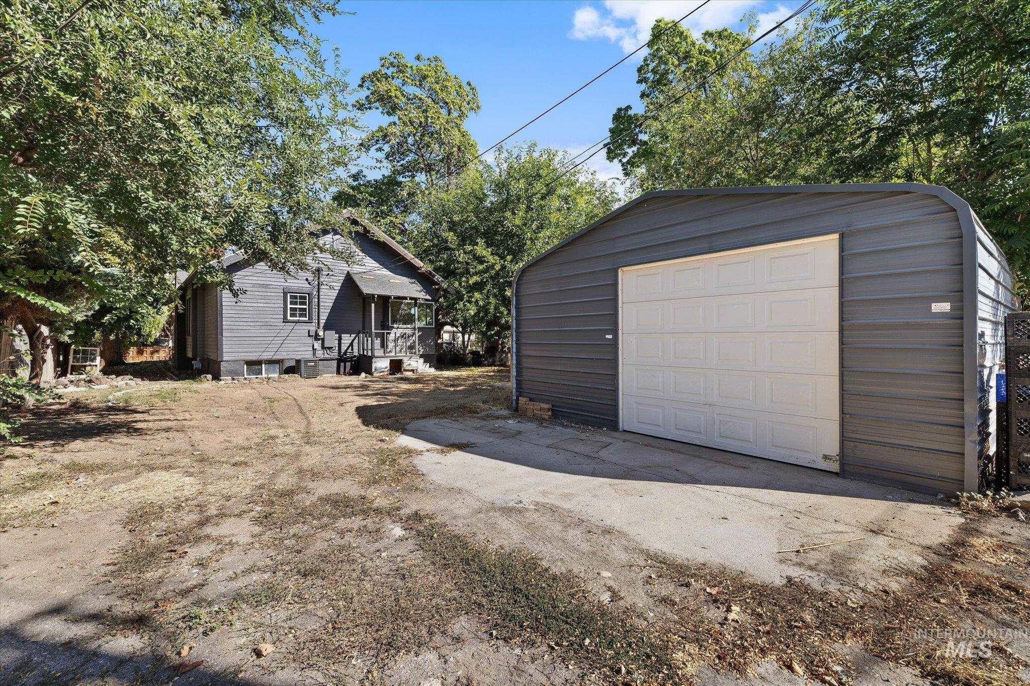 611 E Second Property Photo 32