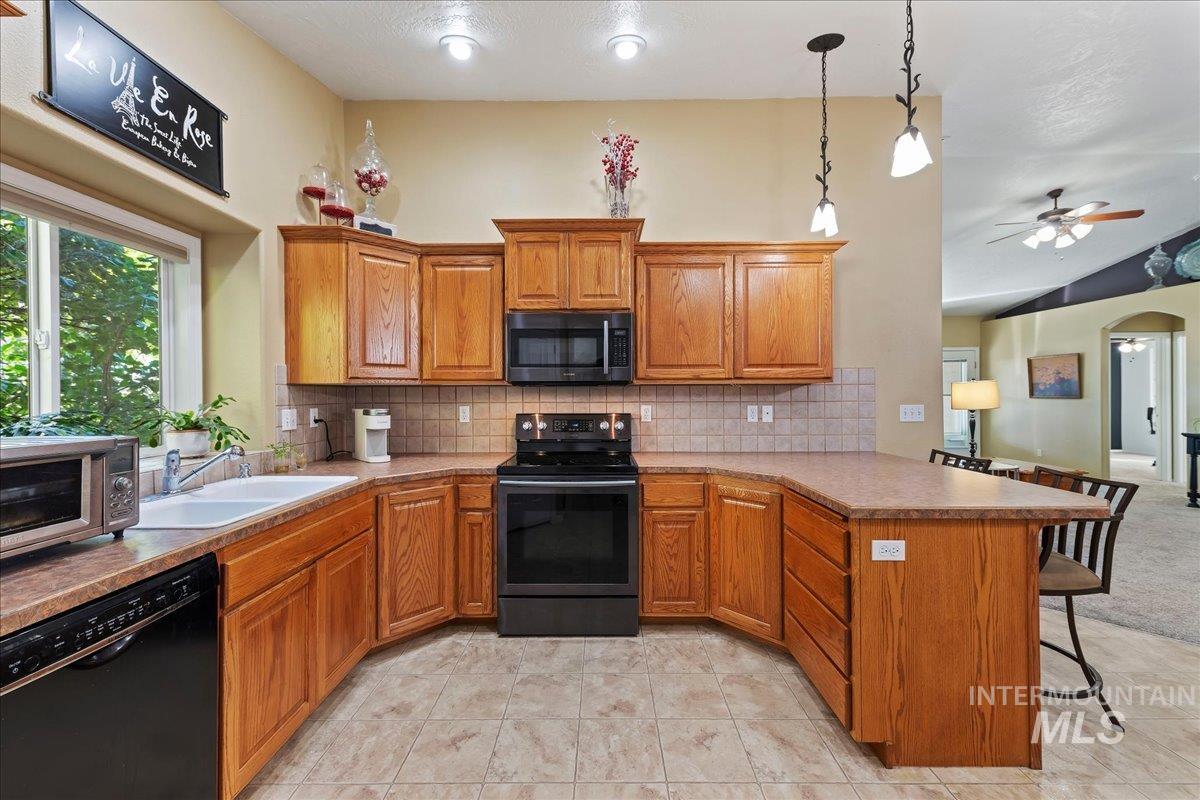 3398 S Featherly Way Property Photo 9