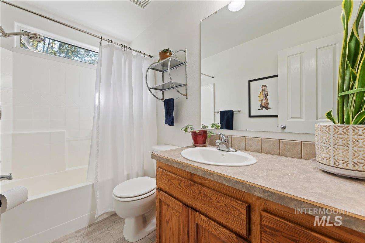 3398 S Featherly Way Property Photo 17