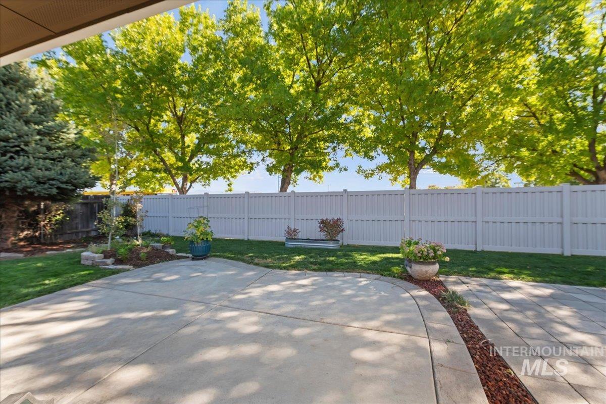 3398 S Featherly Way Property Photo 19