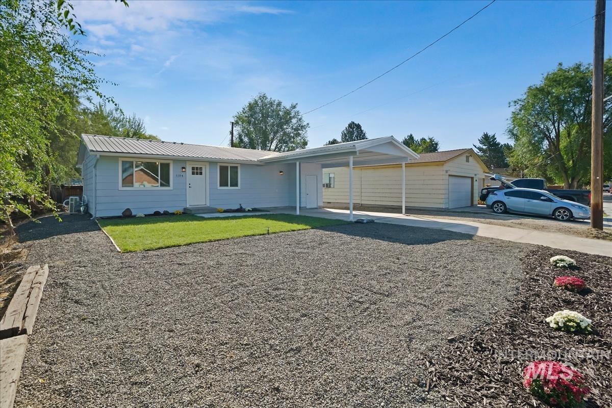 1104 S Johns Property Photo 2