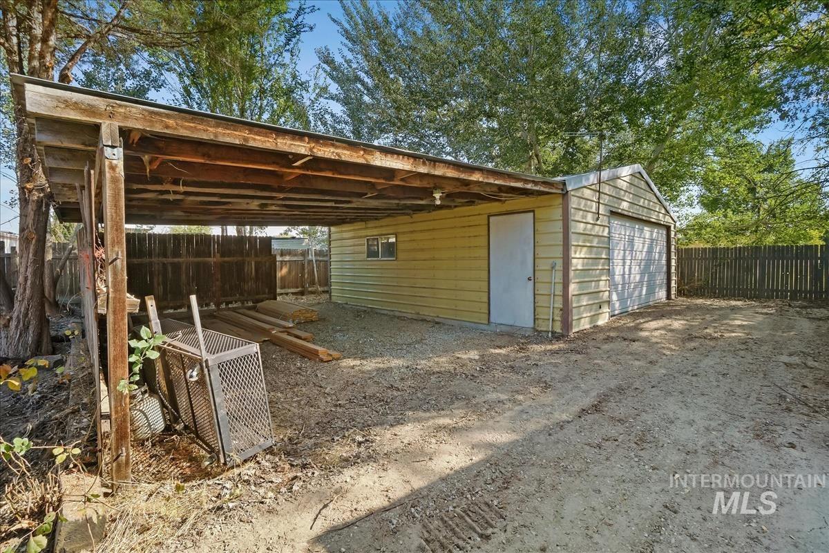 1104 S Johns Property Photo 24