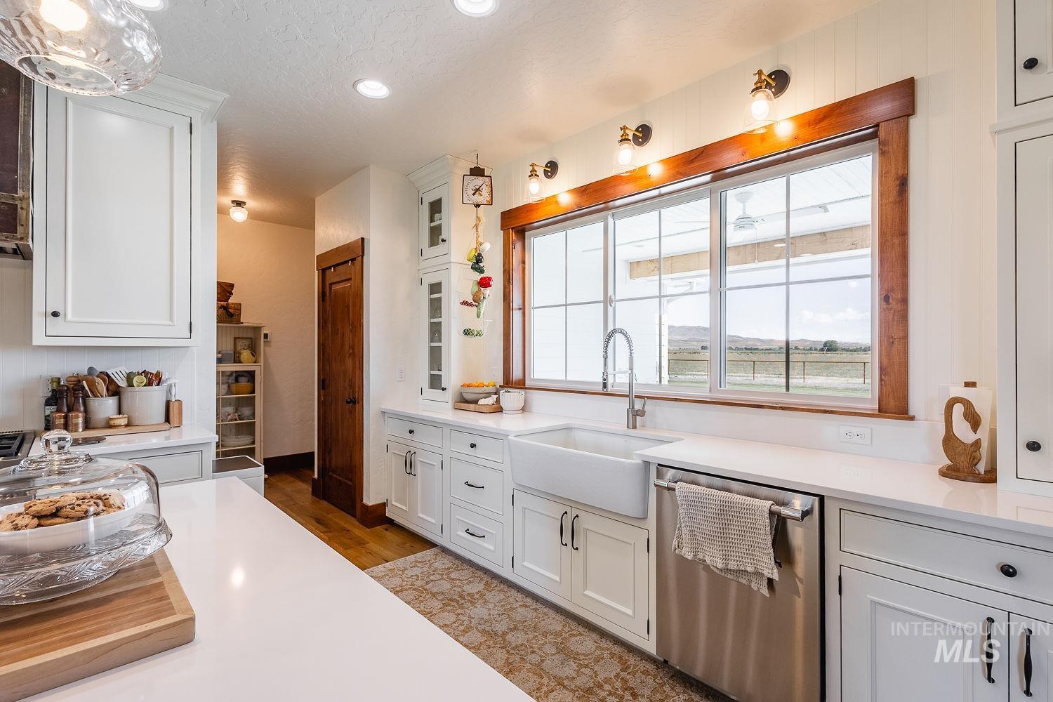 3500 Beacon Property Photo 8