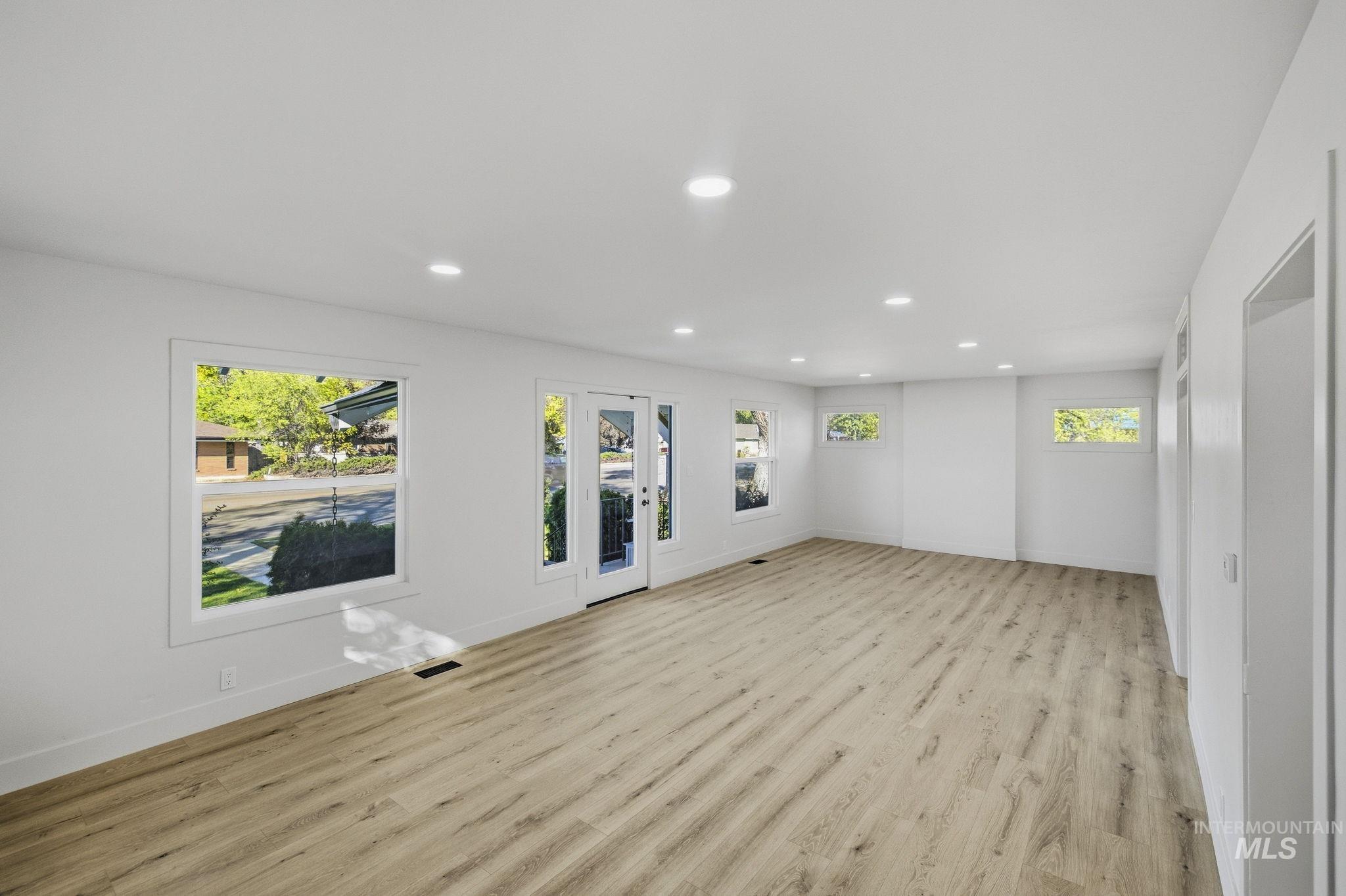 3113 W. Overland Road Property Photo 32