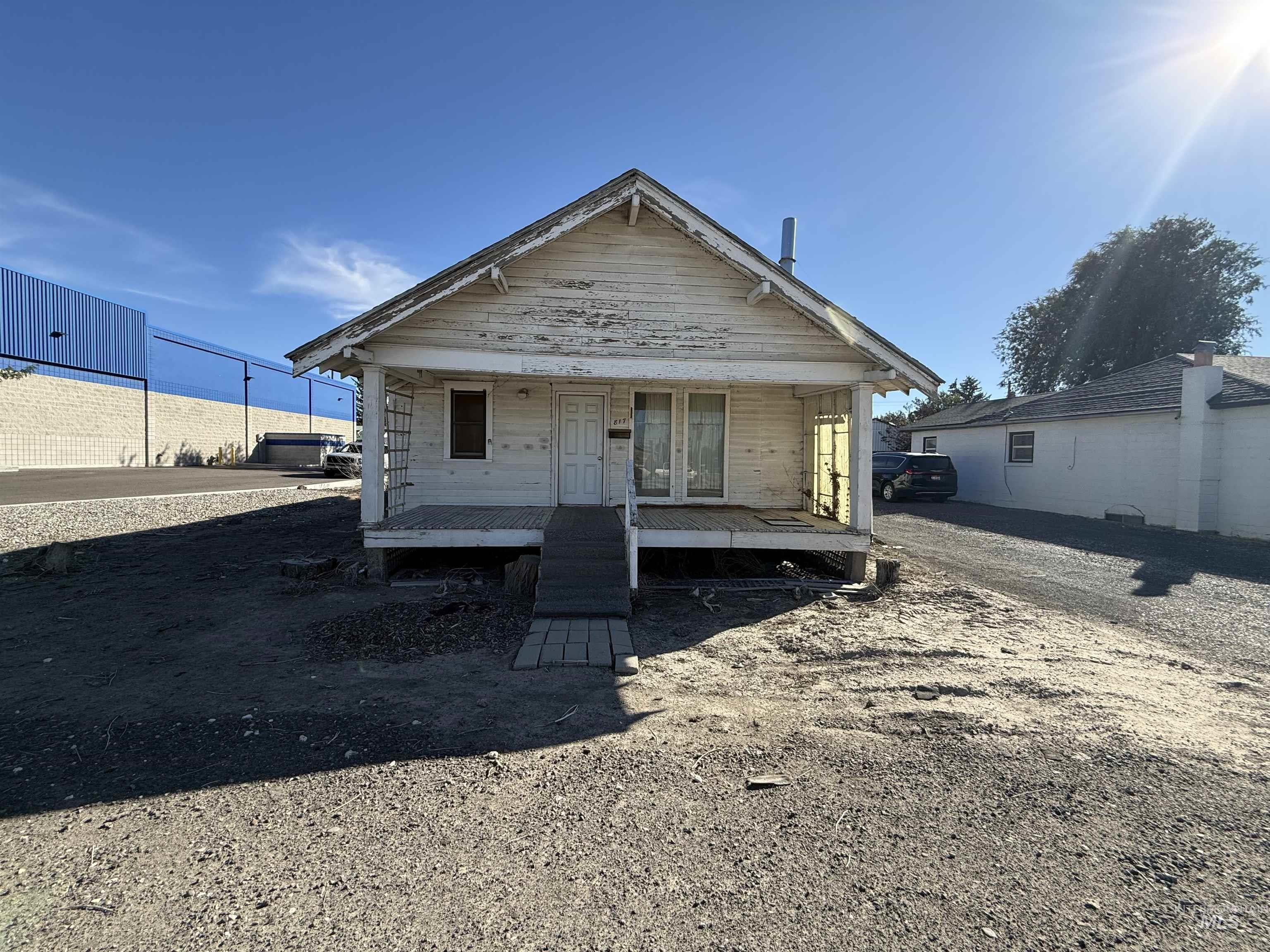 817 Burley Ave Property Photo 4