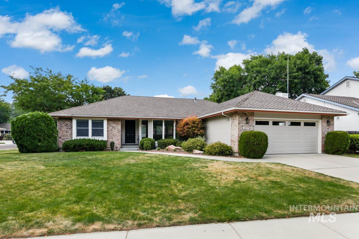 3605 S Crosspoint Avenue Property Photo 1
