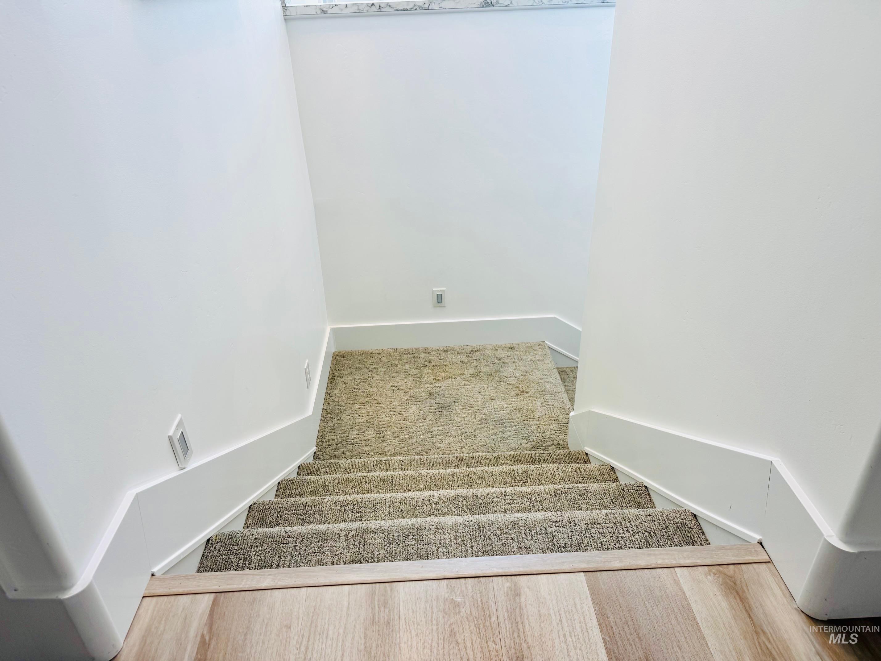 150 W Main St Property Photo 33