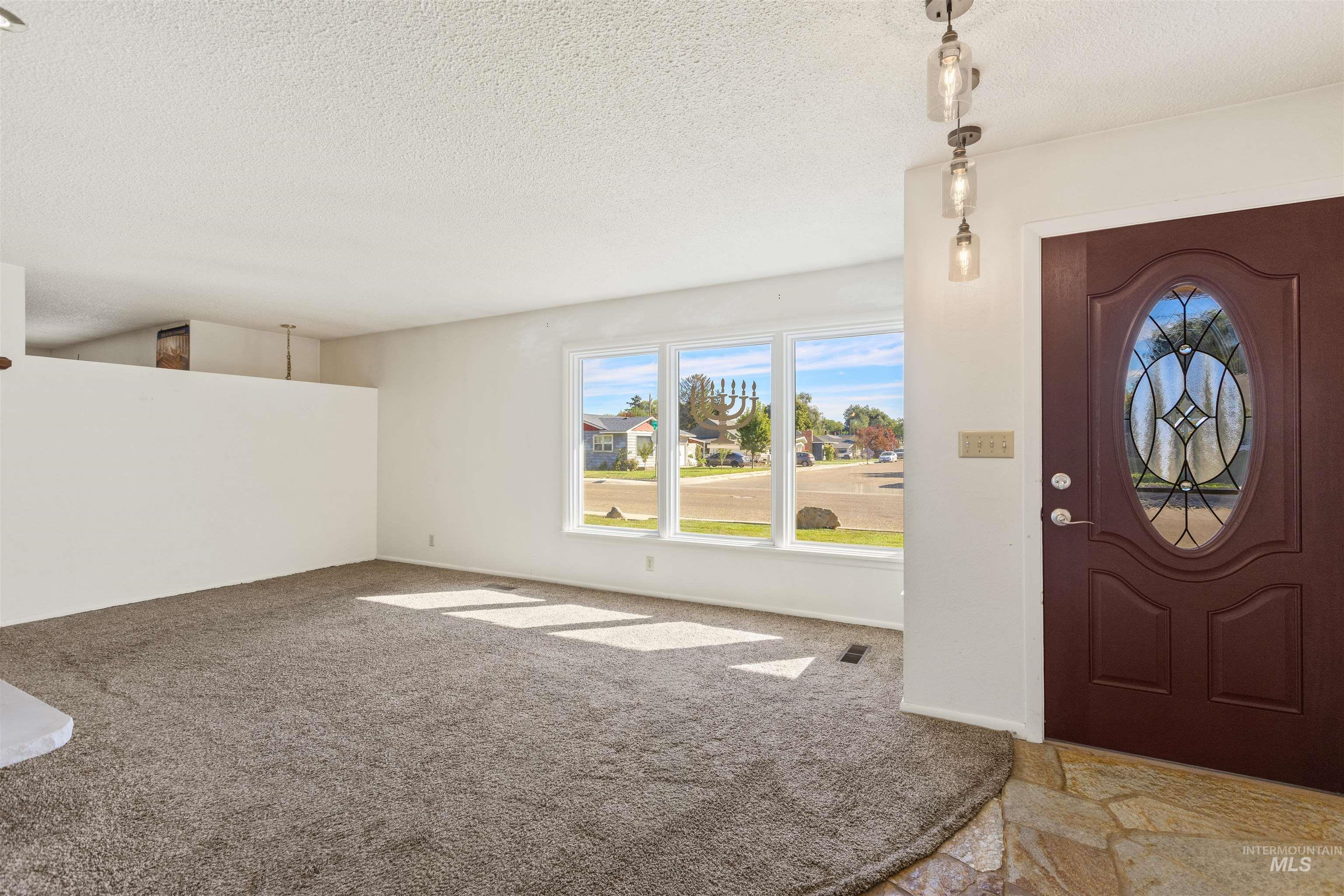 61 S Canyon St Property Photo 5