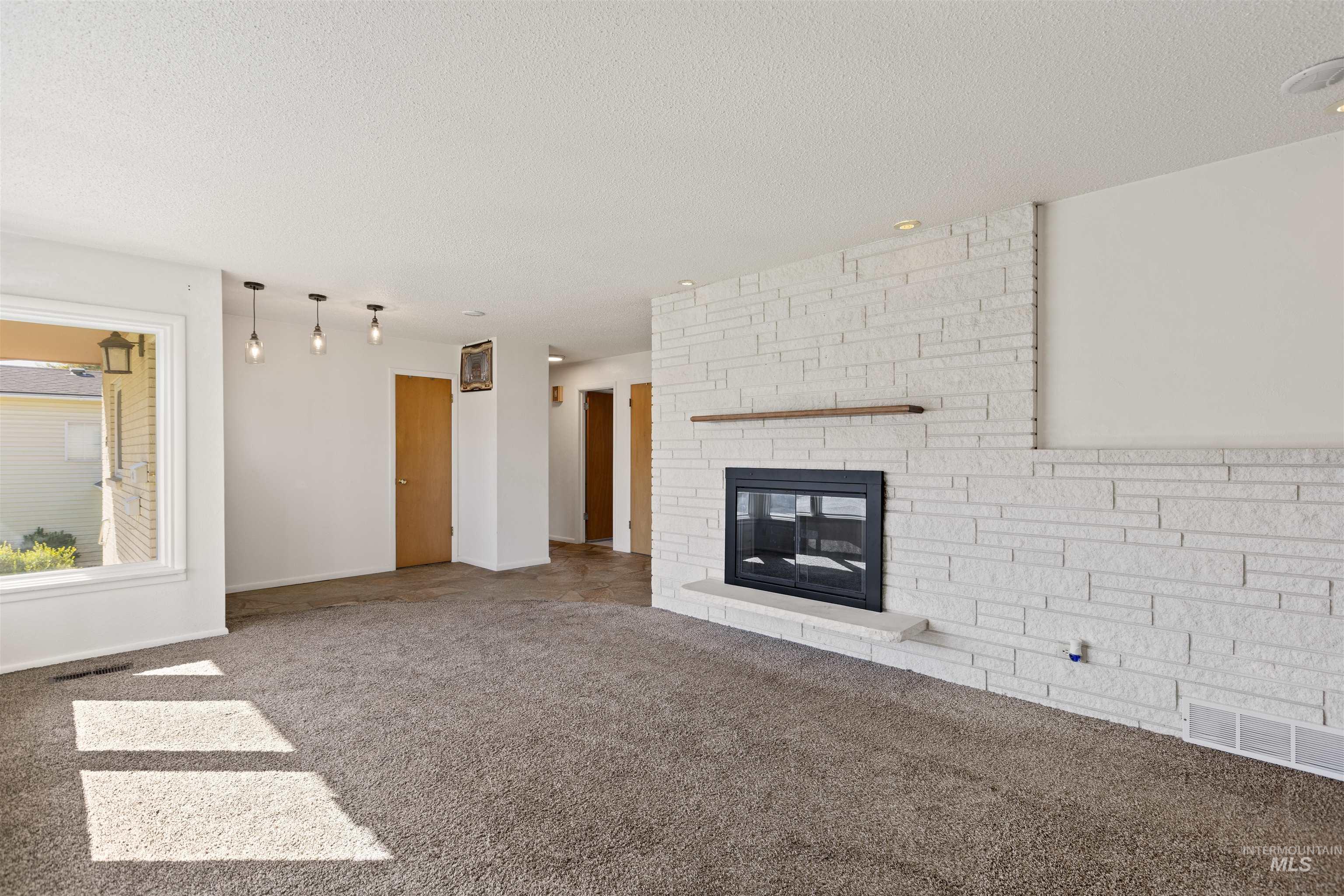 61 S Canyon St Property Photo 6