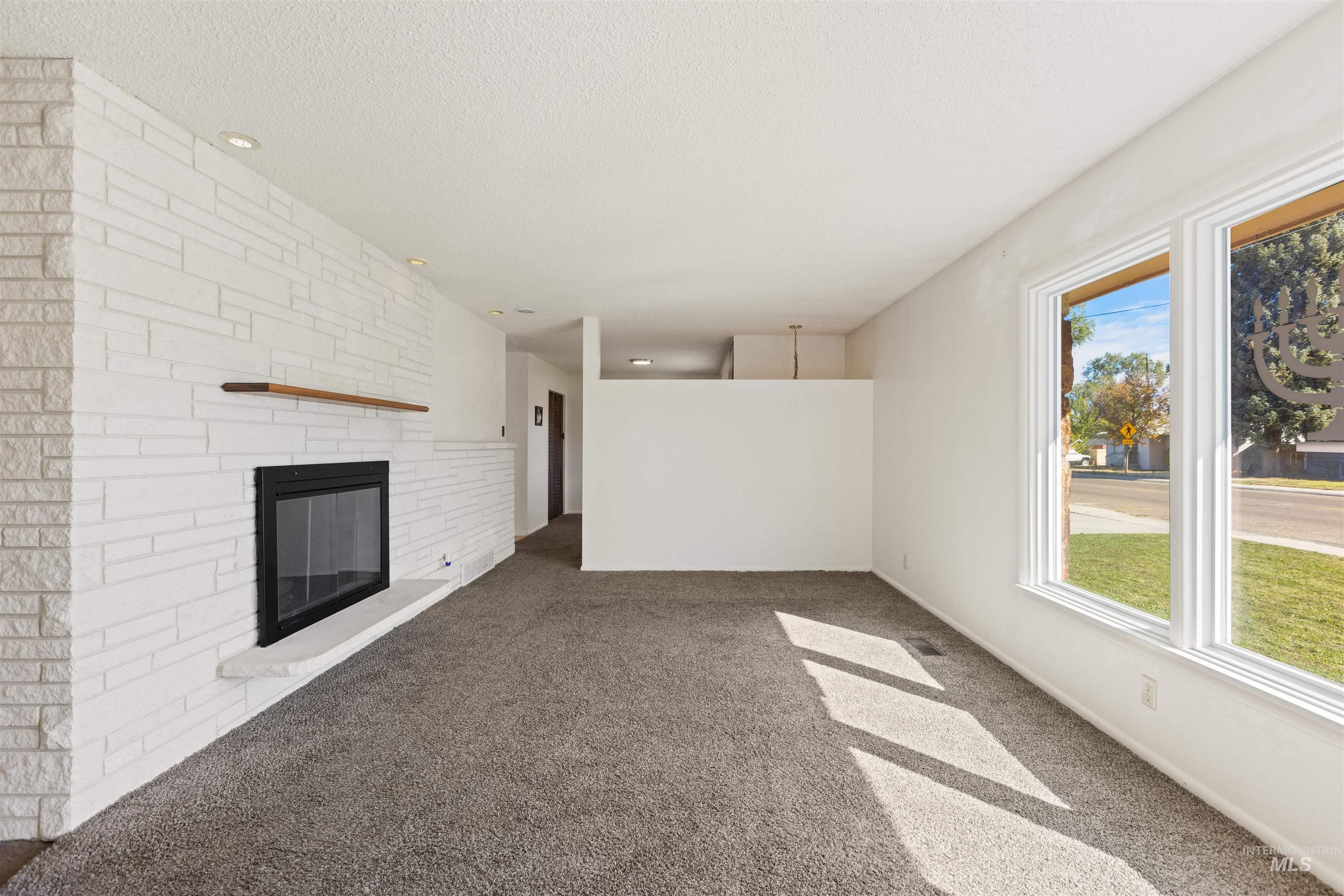 61 S Canyon St Property Photo 8