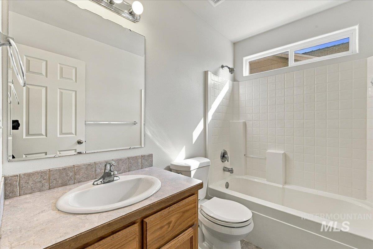 5782 S Staaten Ave Property Photo 28