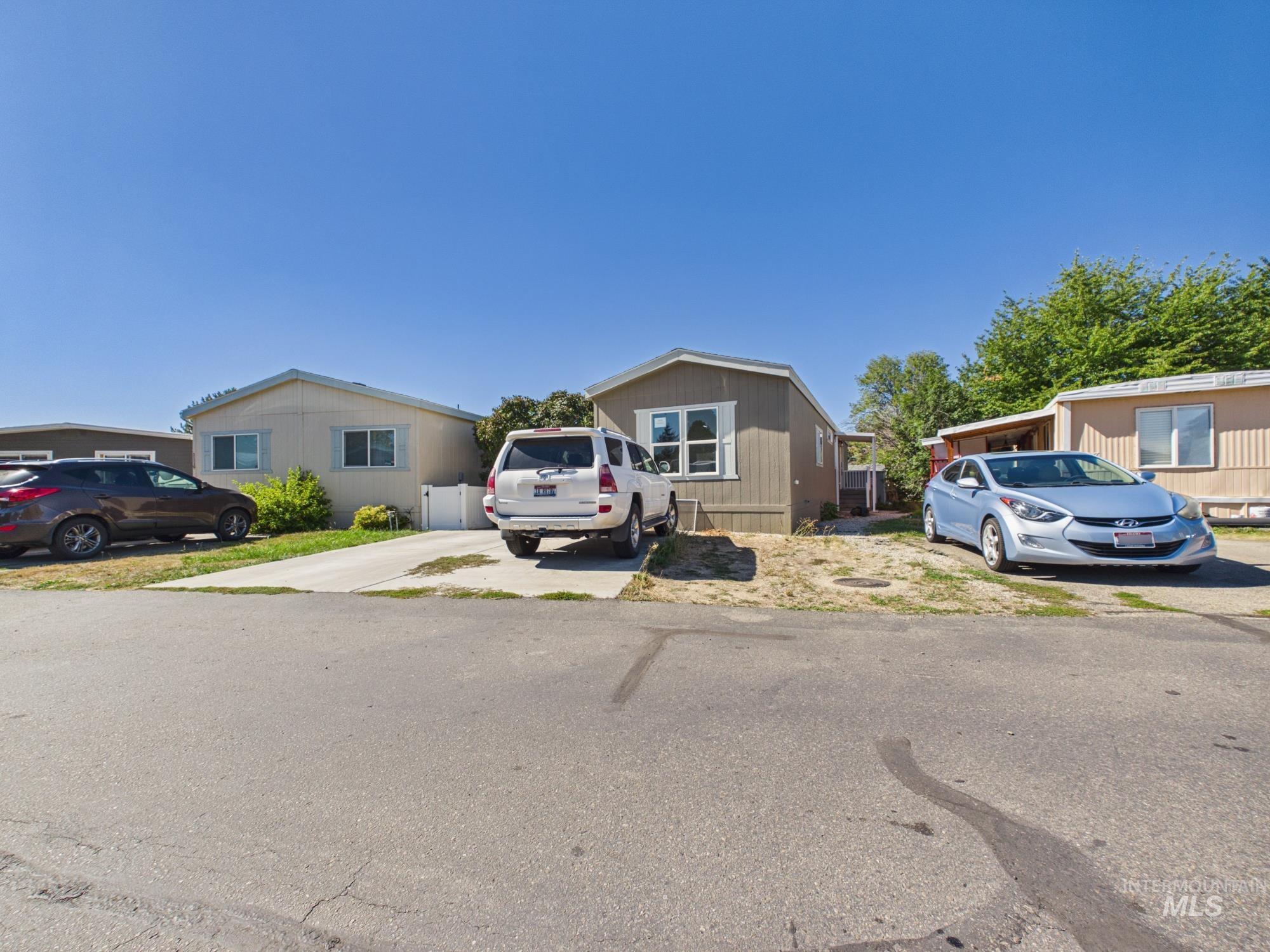 1123 N Sable Property Photo 5