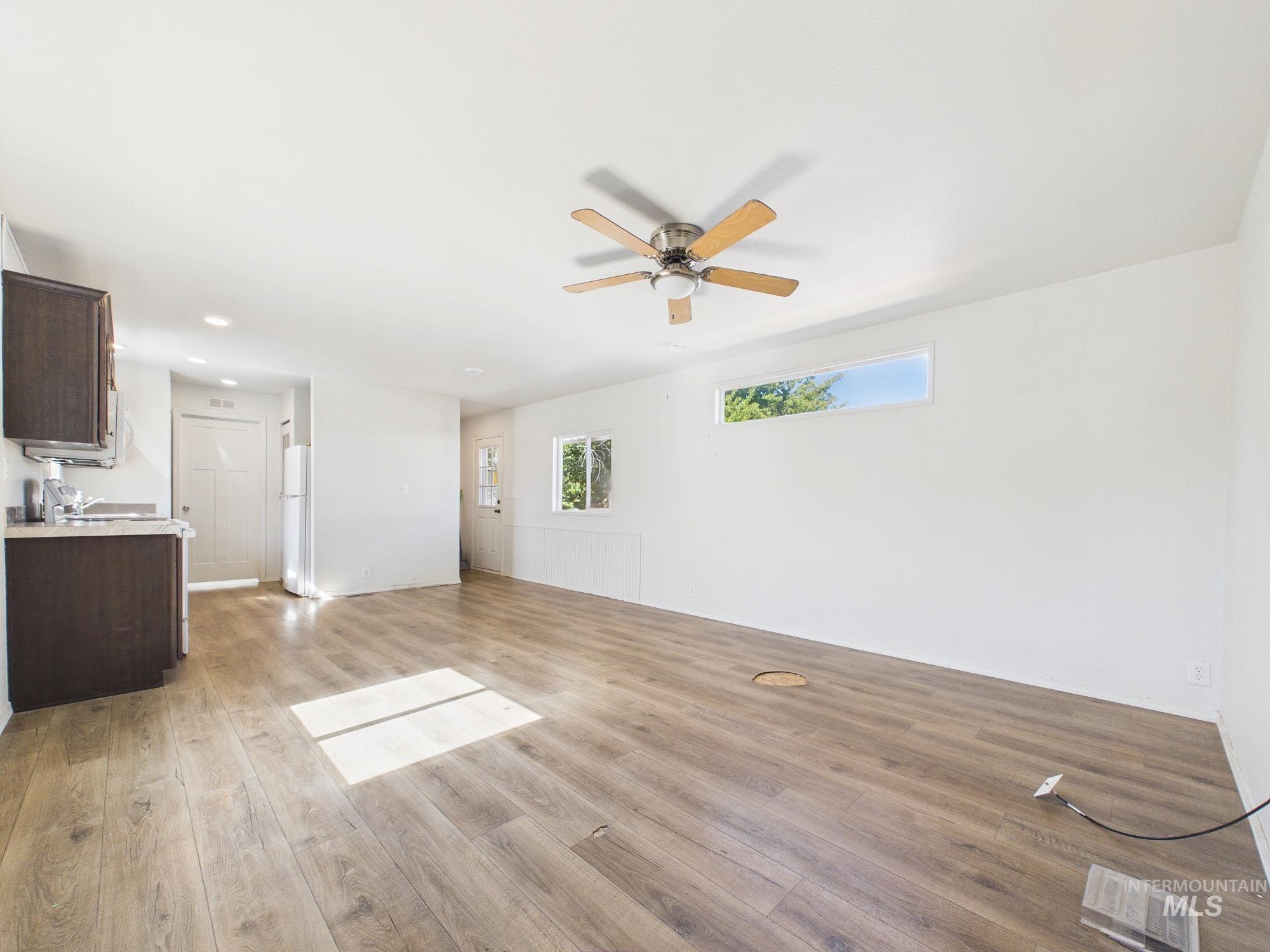 1123 N Sable Property Photo 8