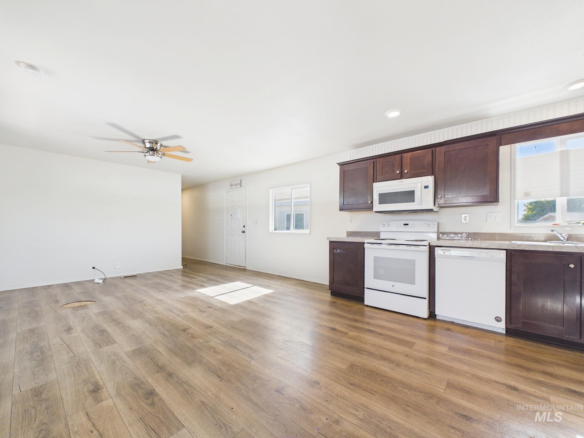1123 N Sable Property Photo 9
