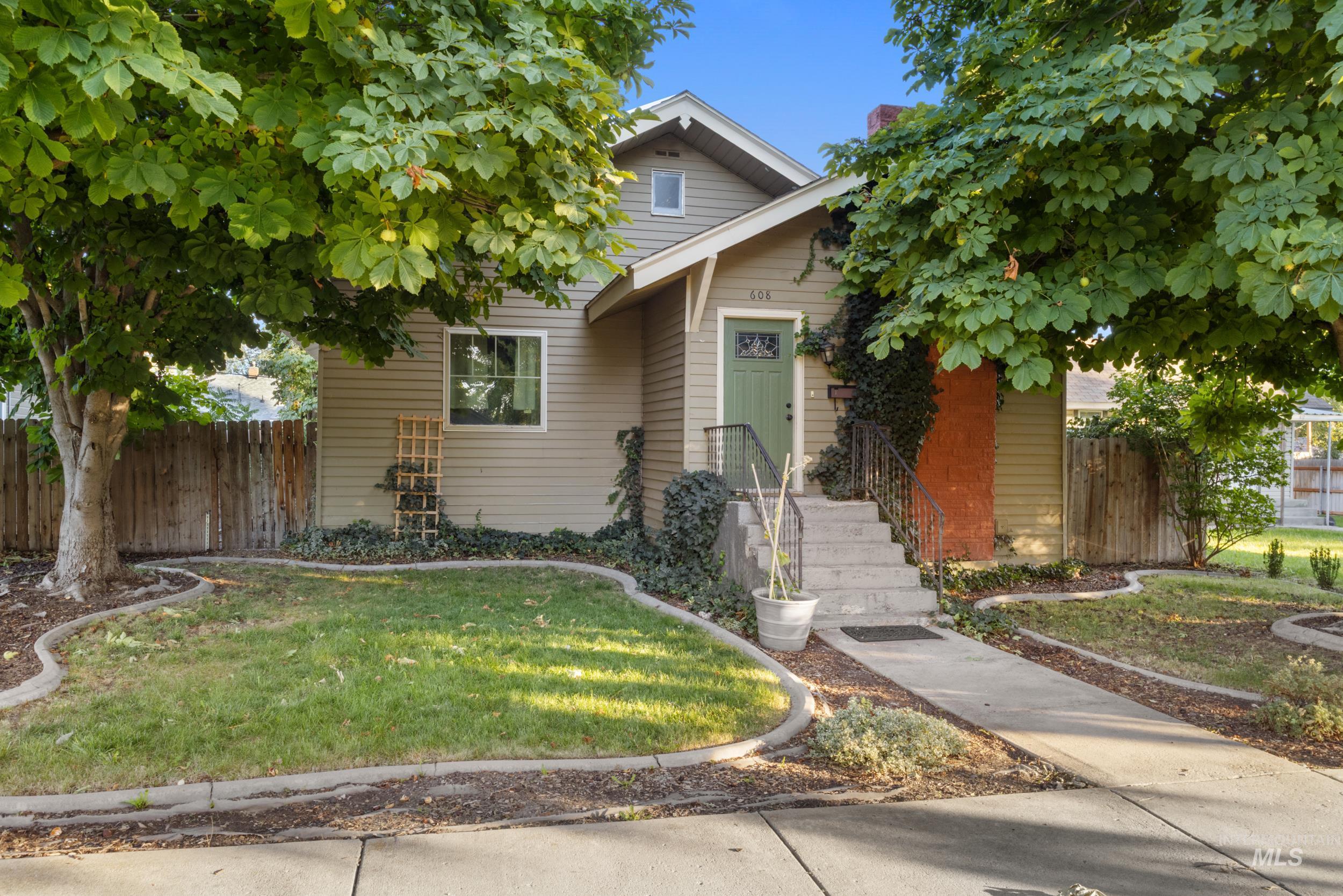 608 19th Ave S Property Photo 1