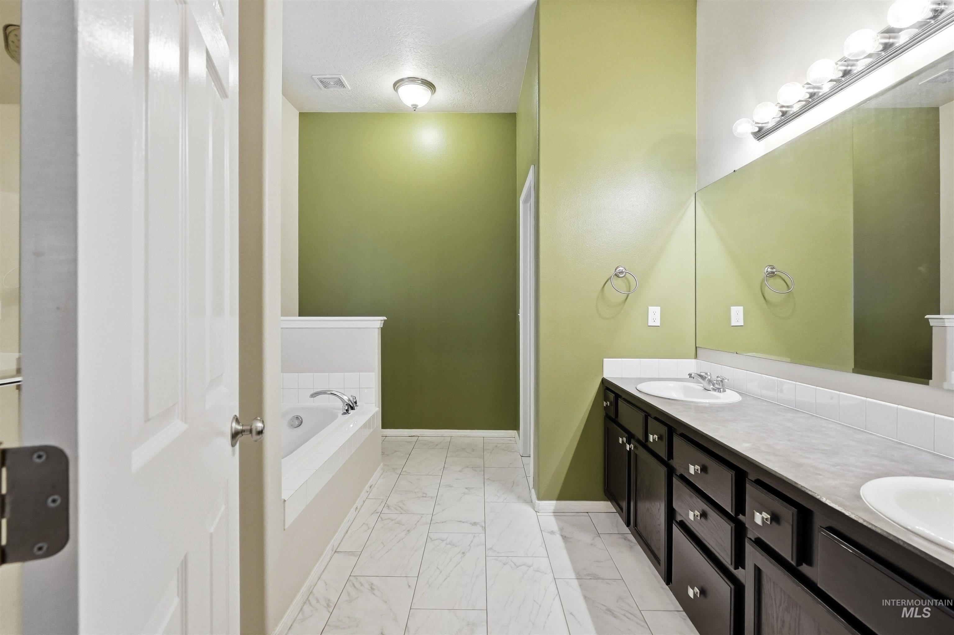 2444 Cerulean Property Photo 20