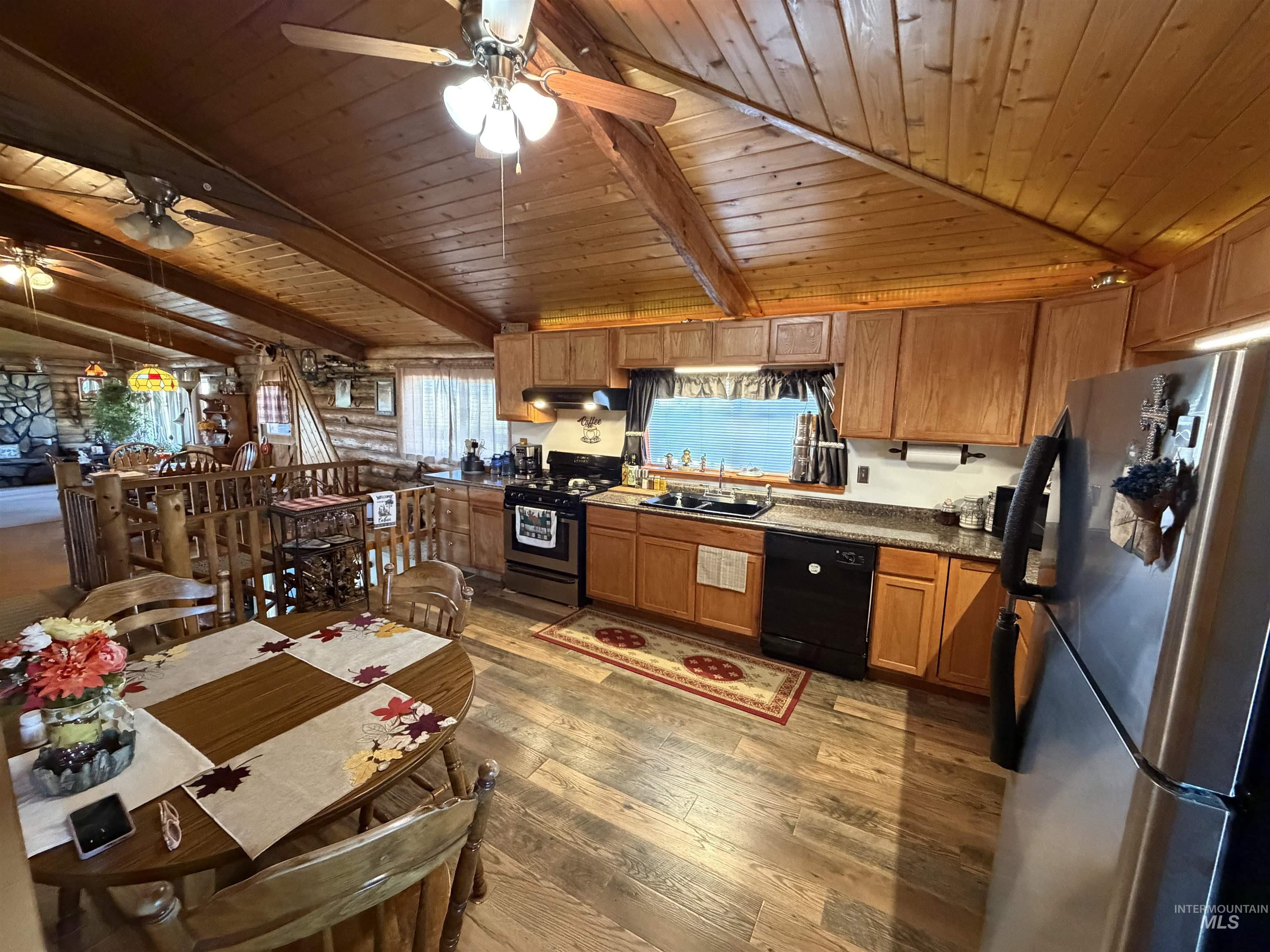 215 Camas Ln Property Photo 6