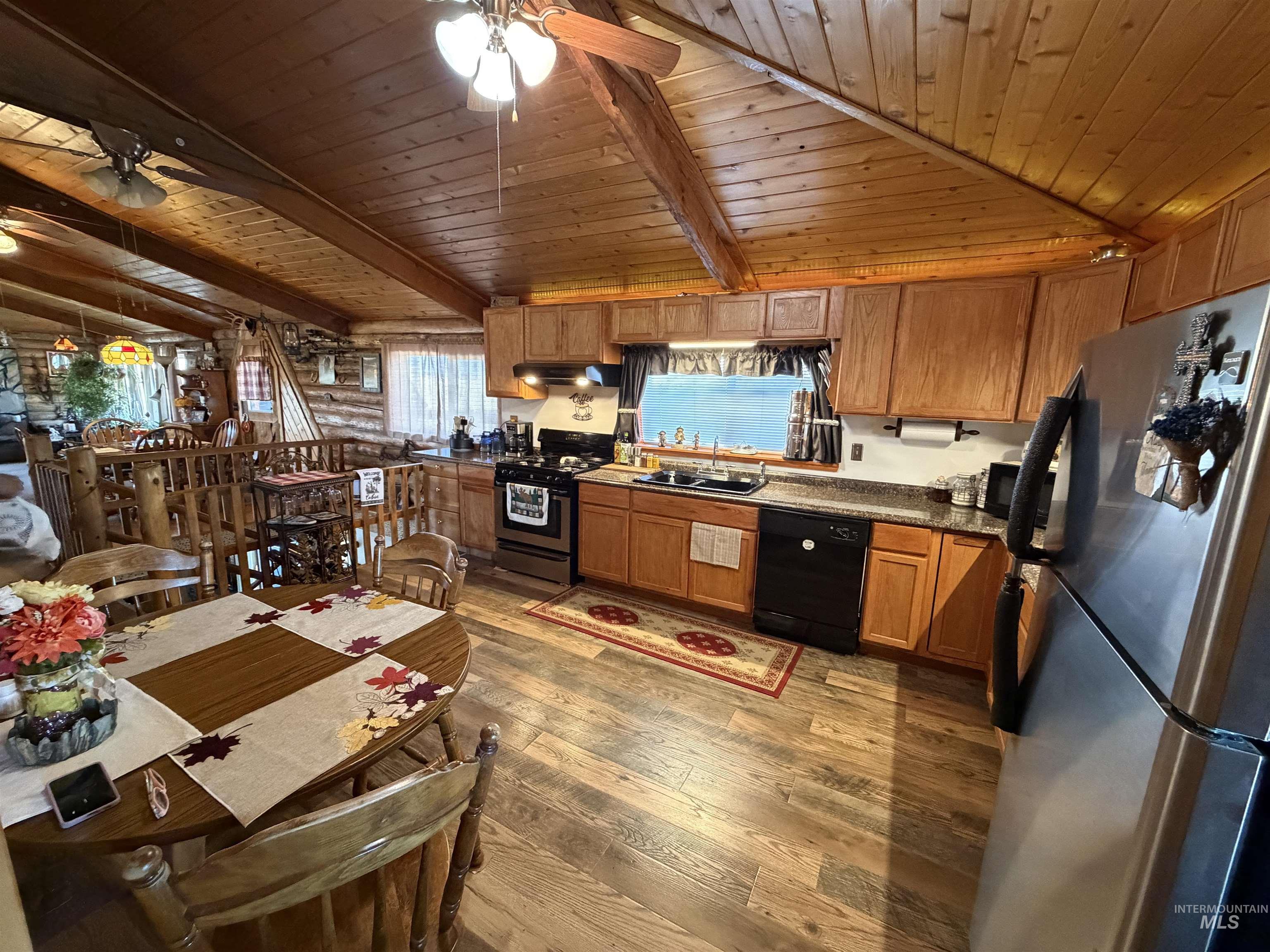 215 Camas Ln Property Photo 8