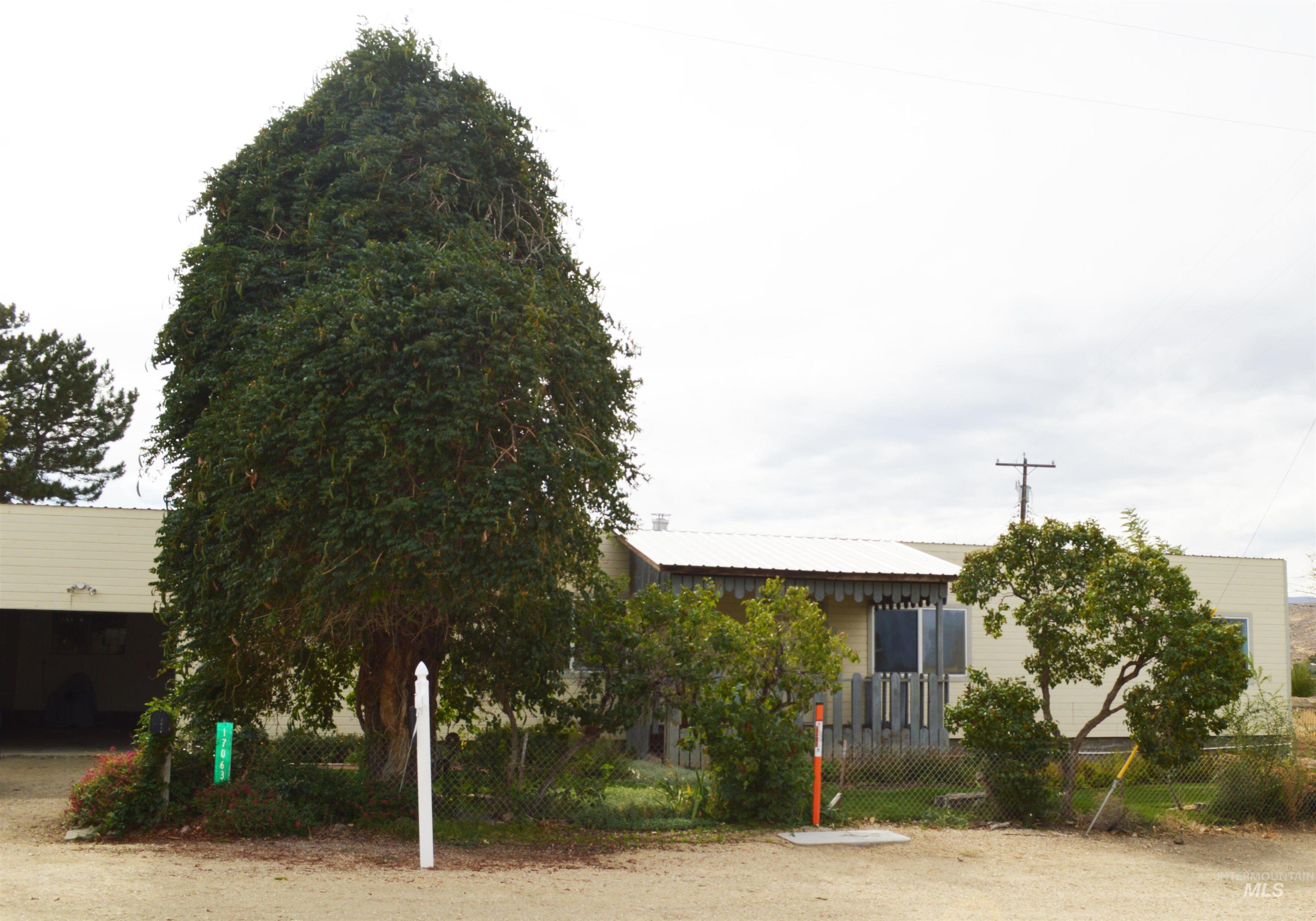 17063 Basey Street Property Photo 2