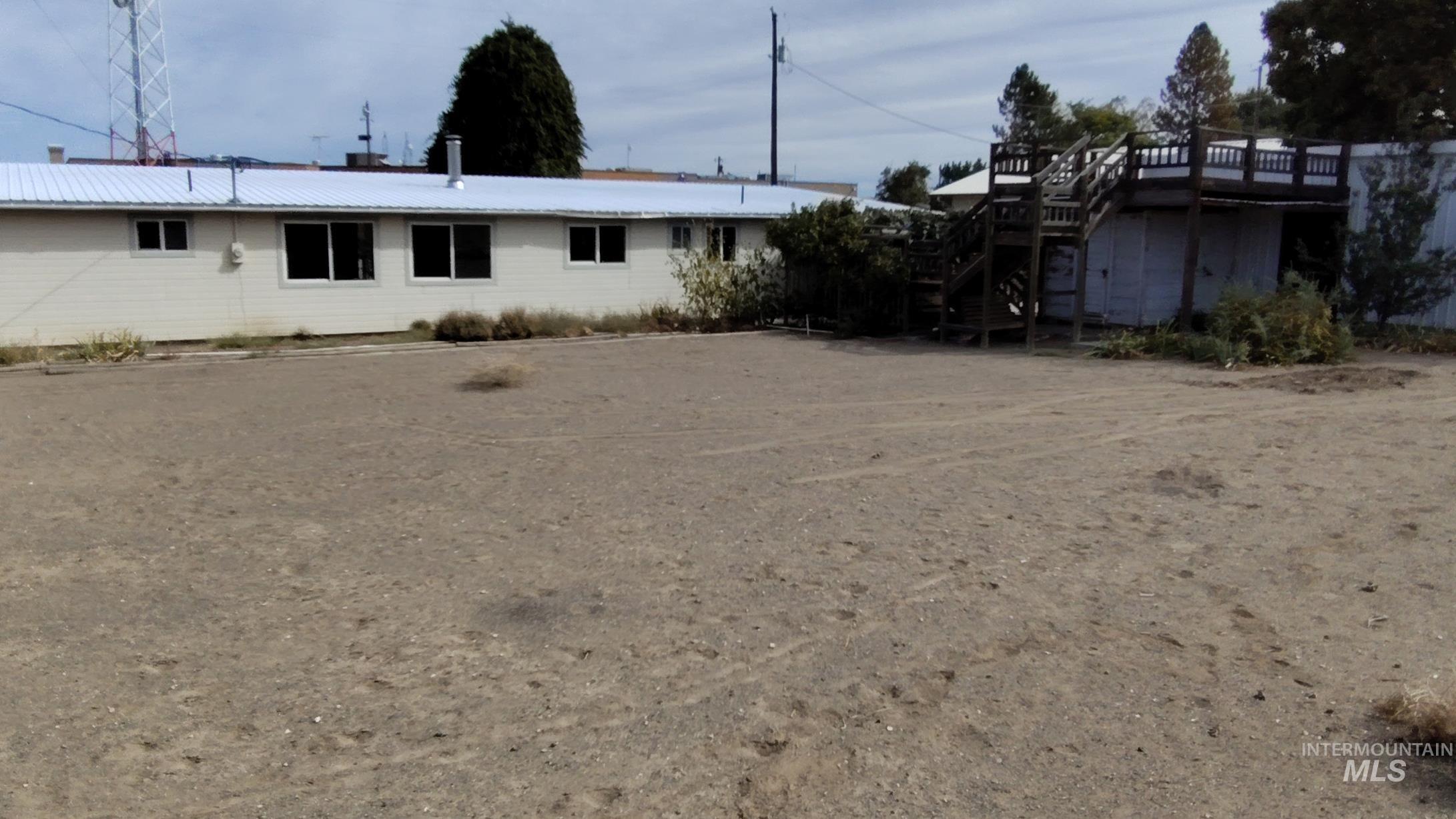 17063 Basey Street Property Photo 5