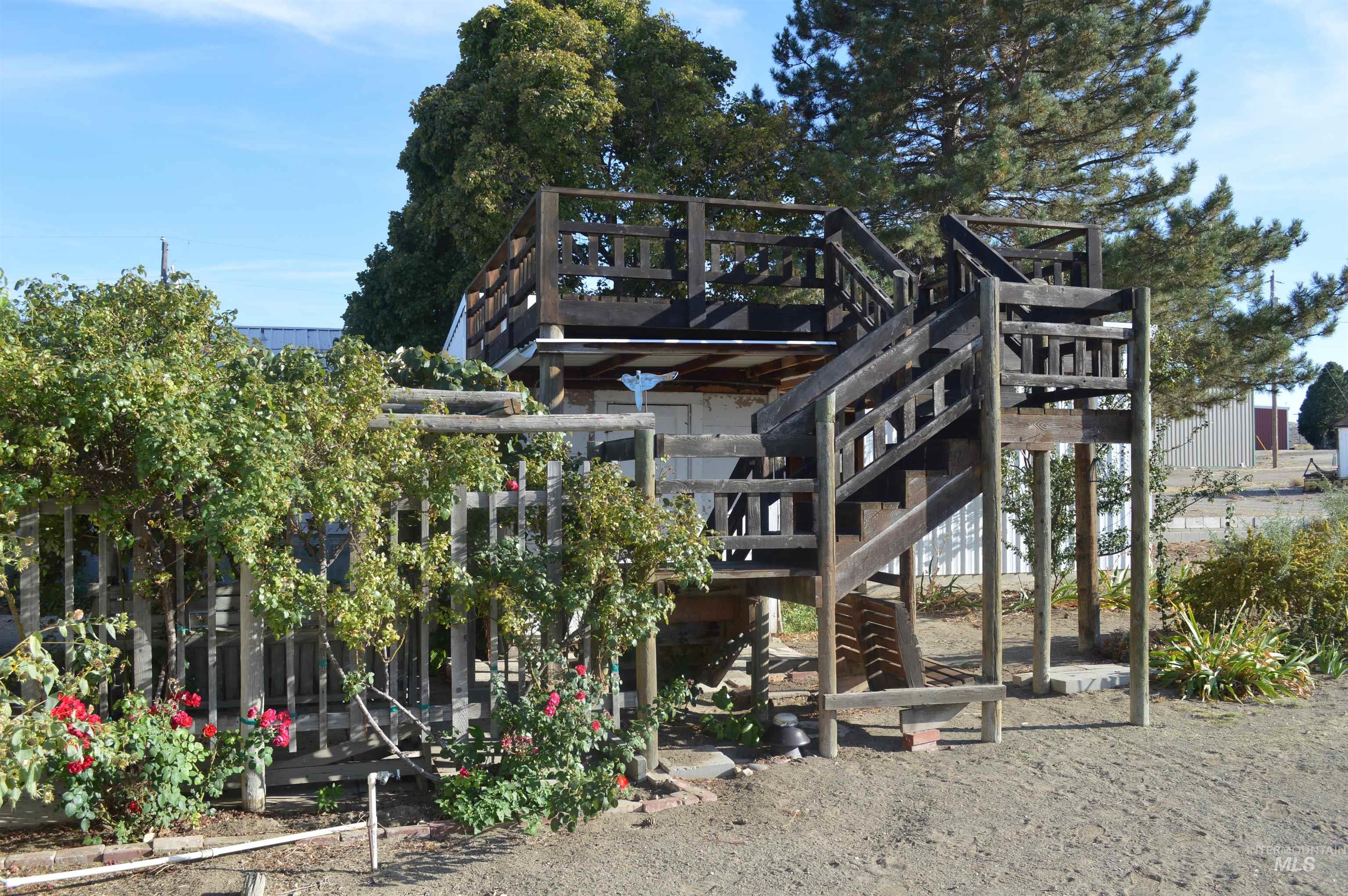 17063 Basey Street Property Photo 6
