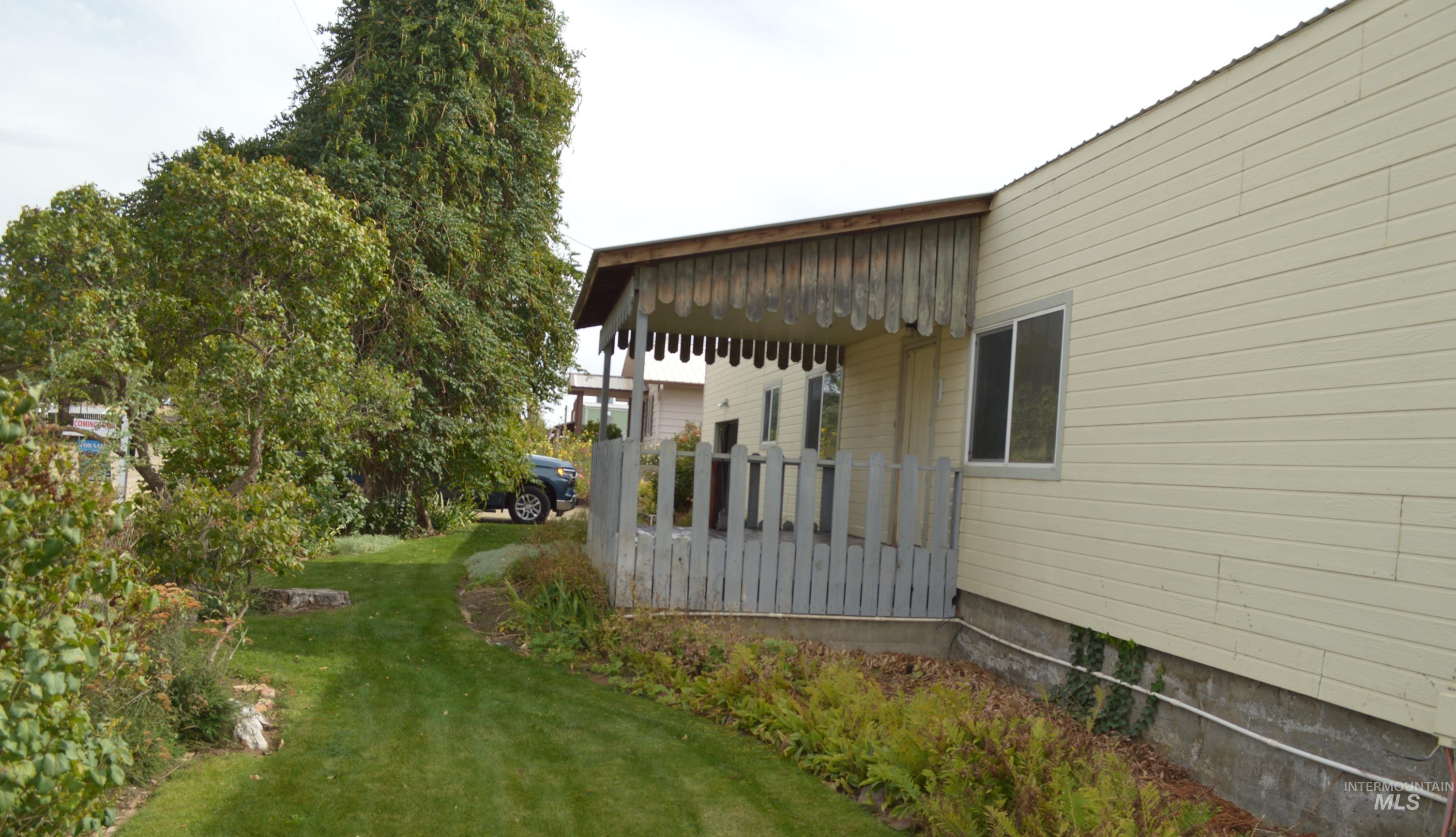17063 Basey Street Property Photo 7
