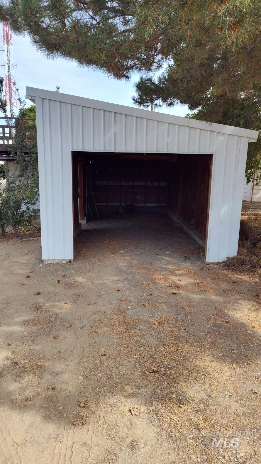 17063 Basey Street Property Photo 8