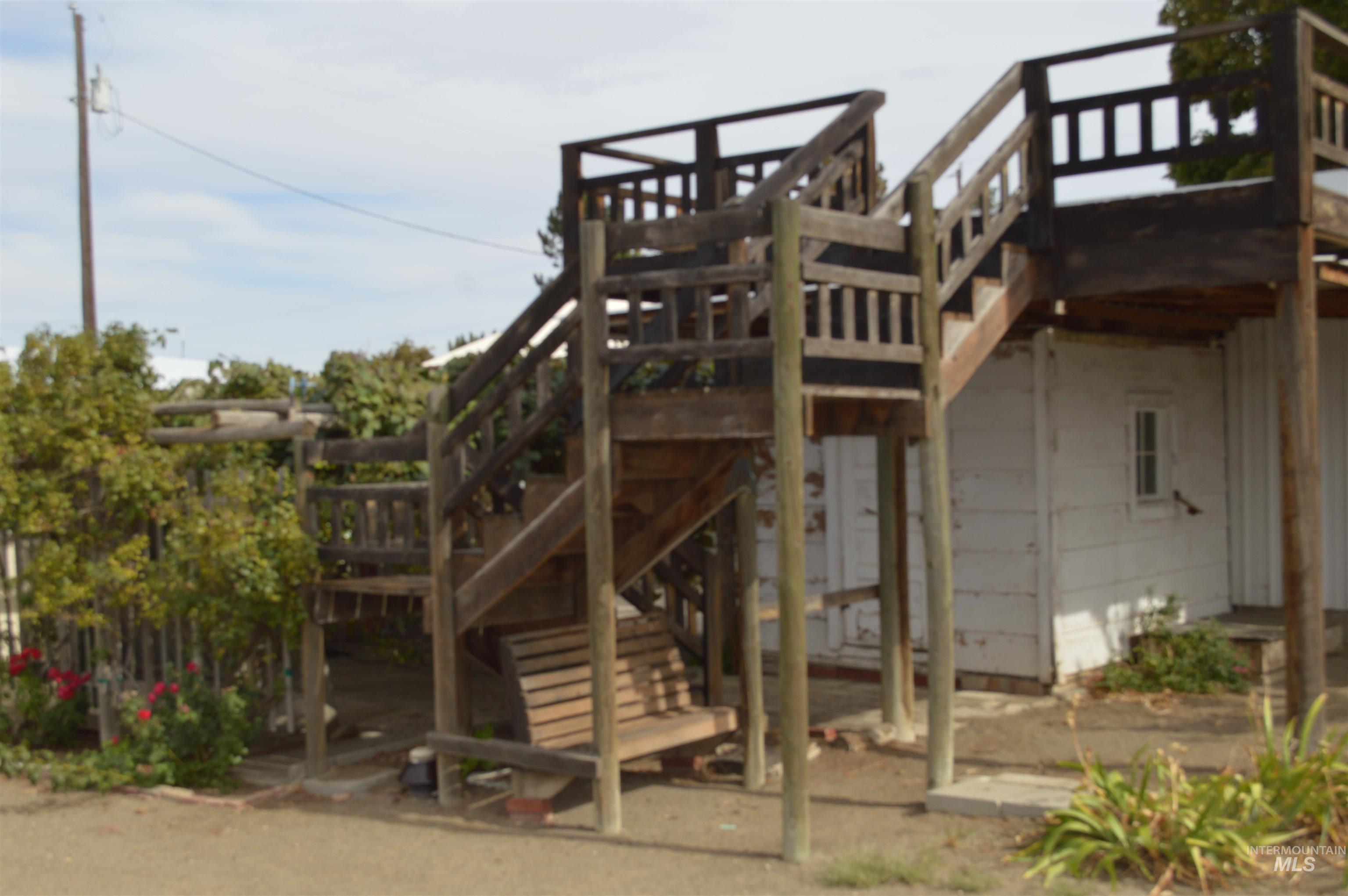 17063 Basey Street Property Photo 9