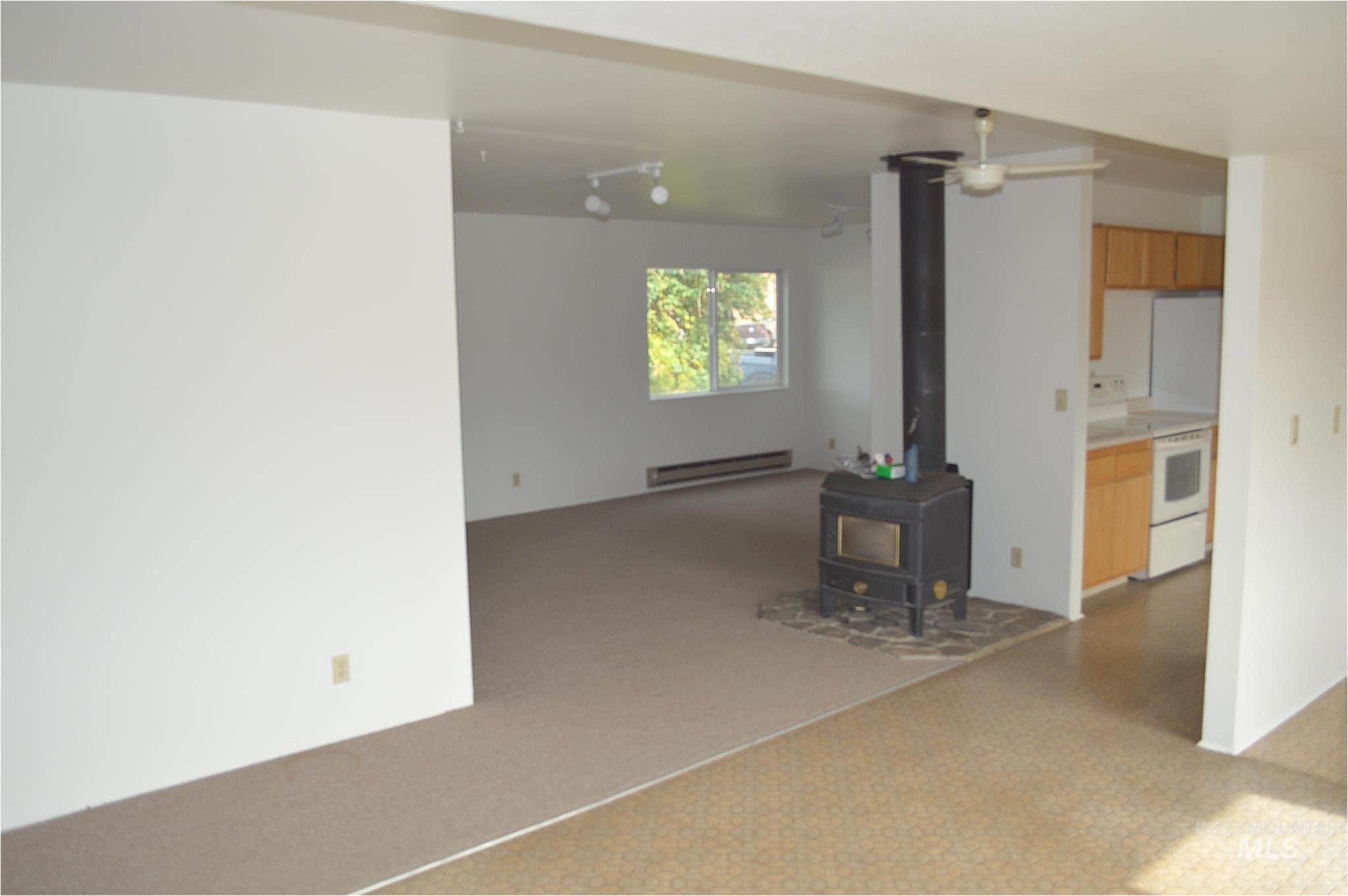 17063 Basey Street Property Photo 17