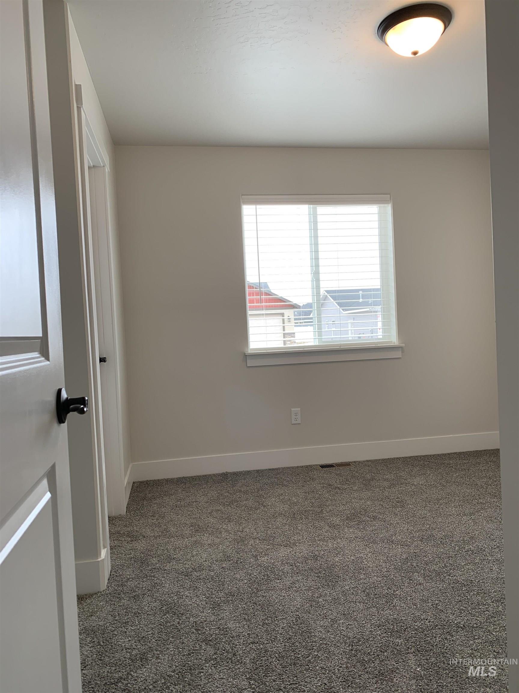 450 Southwood Ave W Property Photo 13